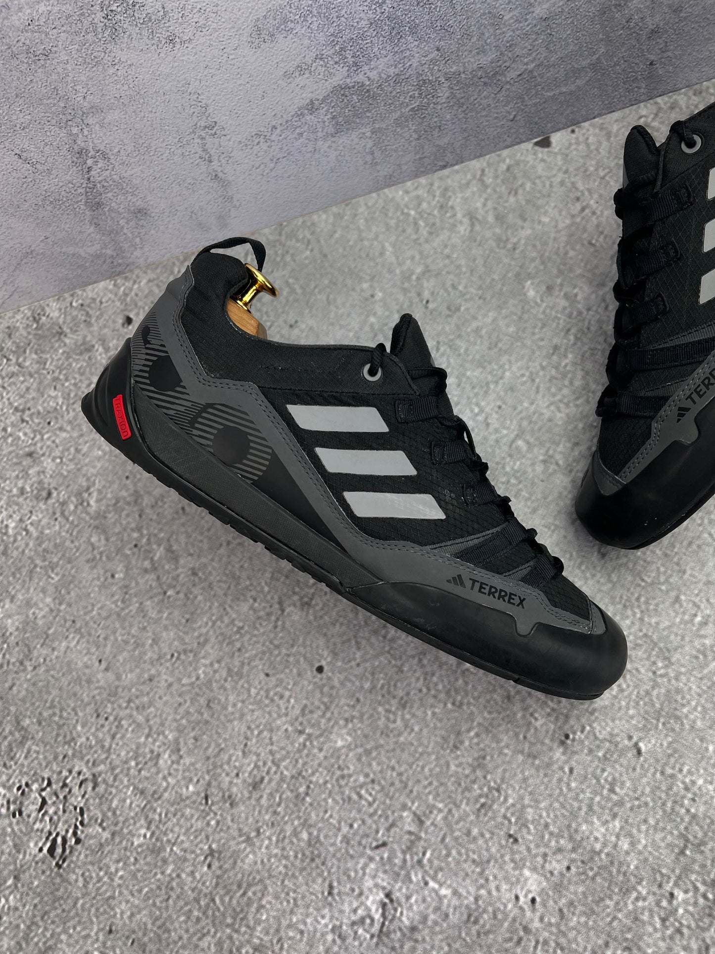 adidas Terrex Swift Solo 2.0 Core Black - buty sportowe, zewnętrzny panel prawego buta