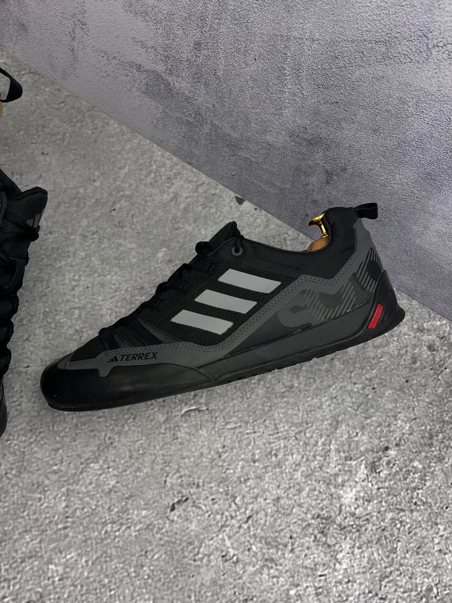 adidas Terrex Swift Solo 2.0 Core Black - buty sportowe, zewnętrzny panel lewego buta