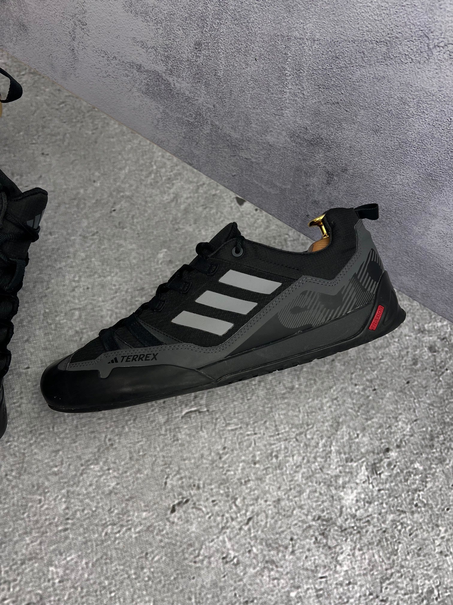 adidas Terrex Swift Solo 2.0 Core Black - buty sportowe, zewnętrzny panel lewego buta