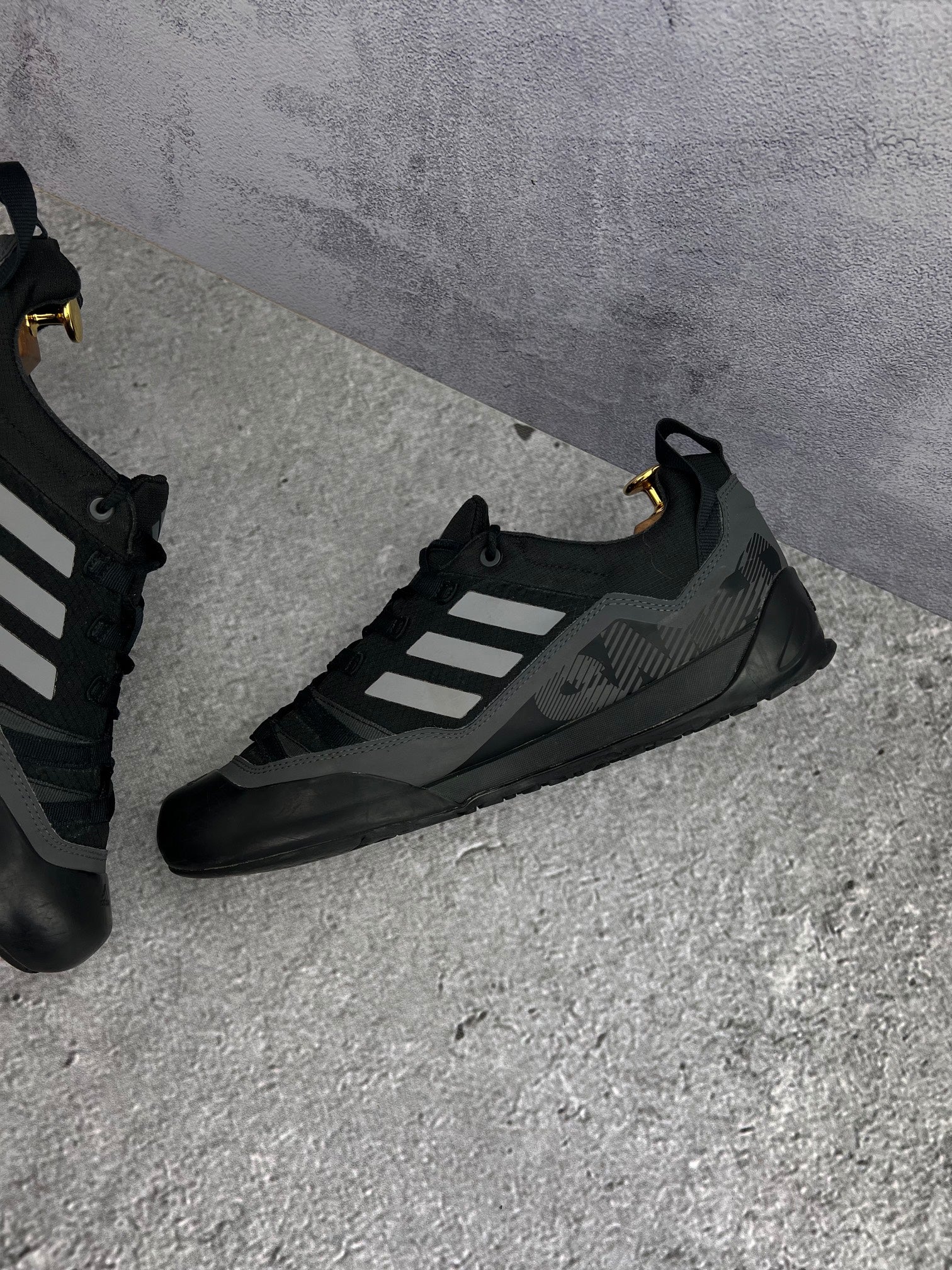 adidas Terrex Swift Solo 2.0 Core Black - buty sportowe, wewnętrzny panel prawego buta