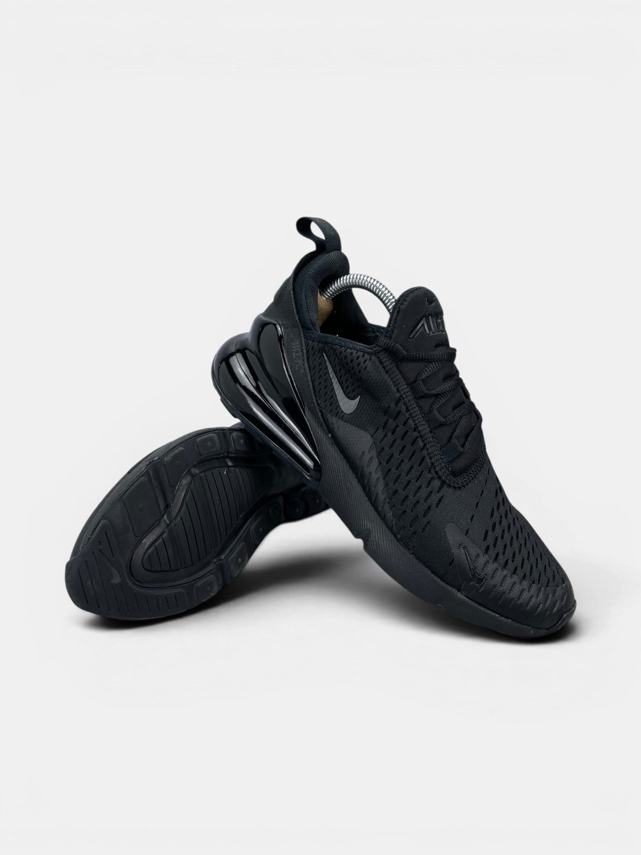 Nike Air Max 270 Triple Black — buty sportowe męskie w bardzo dobrym stanie rozmiar 41, boczny profil