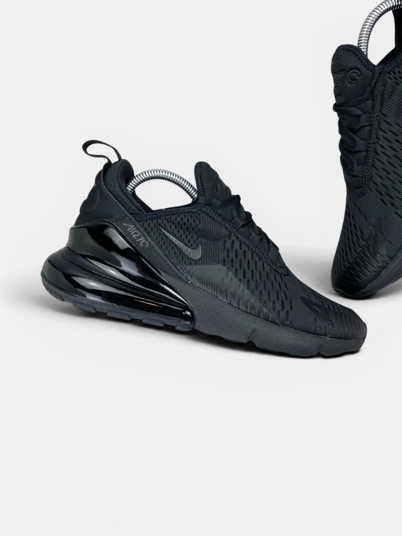 Nike Air Max 270 Triple Black — buty sportowe męskie w bardzo dobrym stanie rozmiar 41, zewnętrzny panel lewego buta