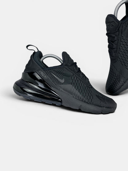 Nike Air Max 270 Triple Black — buty sportowe męskie w bardzo dobrym stanie rozmiar 41, zewnętrzny panel lewego buta