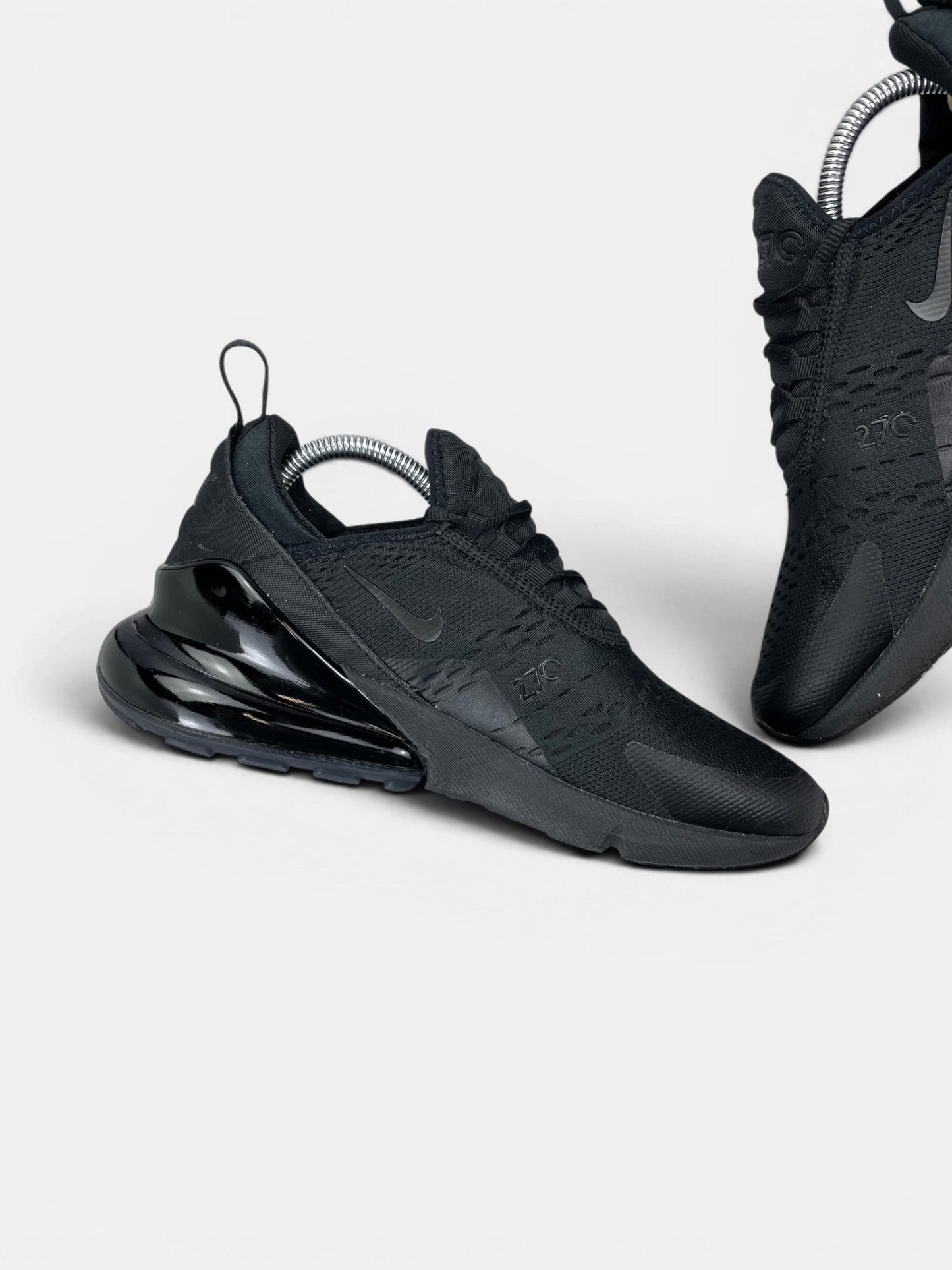 Nike Air Max 270 Triple Black — buty sportowe męskie w bardzo dobrym stanie rozmiar 41, wewnętrzny panel lewego buta