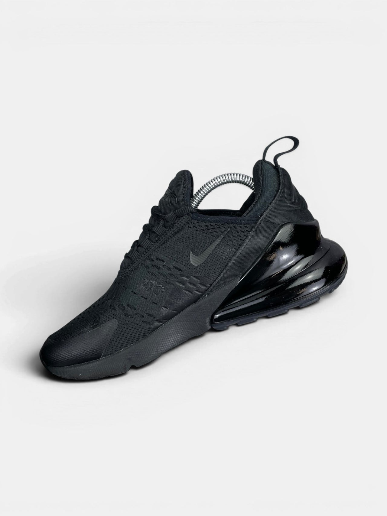 Nike Air Max 270 Triple Black — buty sportowe męskie w bardzo dobrym stanie rozmiar 41, wewnętrzny panel prawego buta