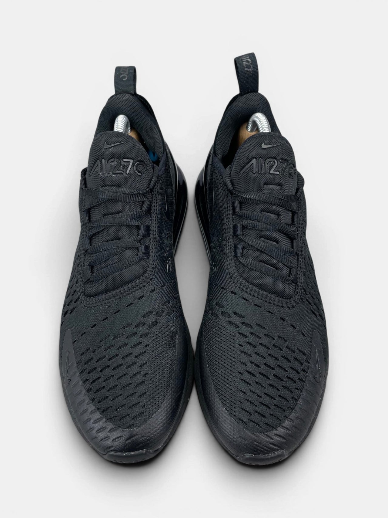 Nike Air Max 270 Triple Black — buty sportowe męskie w bardzo dobrym stanie rozmiar 41, widok z góry