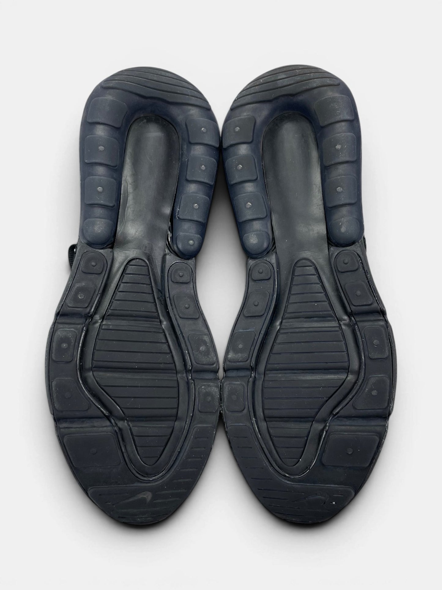 Nike Air Max 270 Triple Black — buty sportowe męskie w bardzo dobrym stanie rozmiar 41, podeszwa