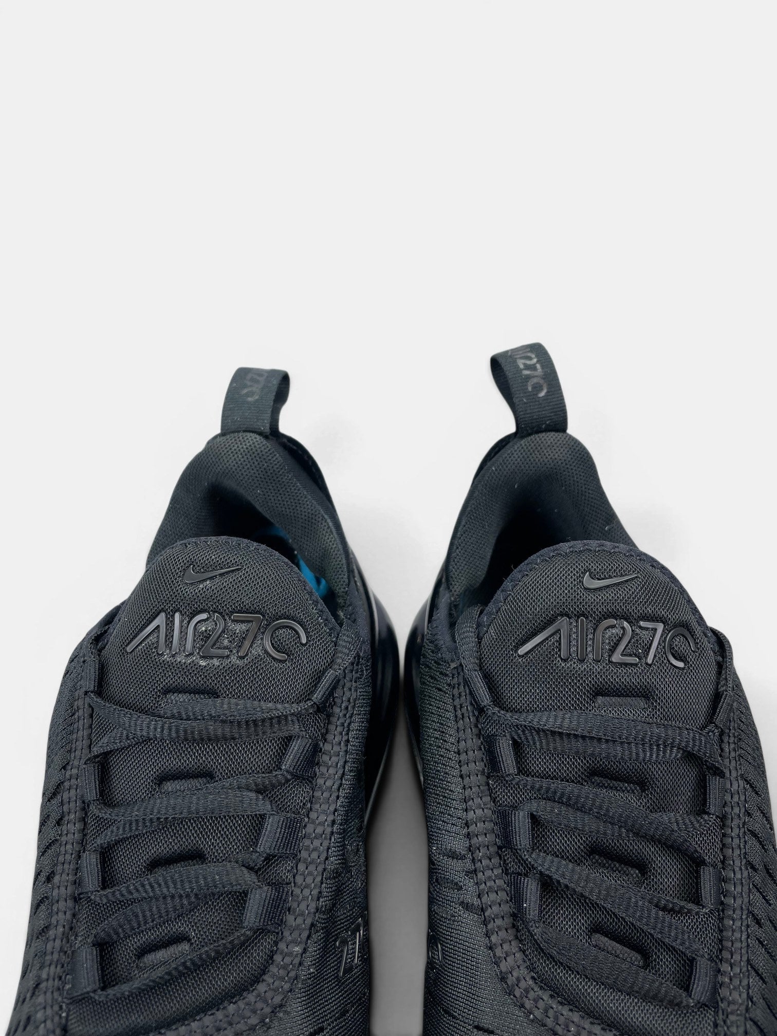 Nike Air Max 270 Triple Black — buty sportowe męskie w bardzo dobrym stanie rozmiar 41, zapiętki butów