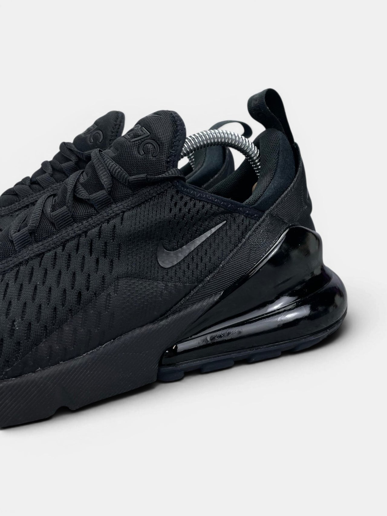 Nike Air Max 270 Triple Black — buty sportowe męskie w bardzo dobrym stanie rozmiar 41, opcjonalne zdjęcie 1