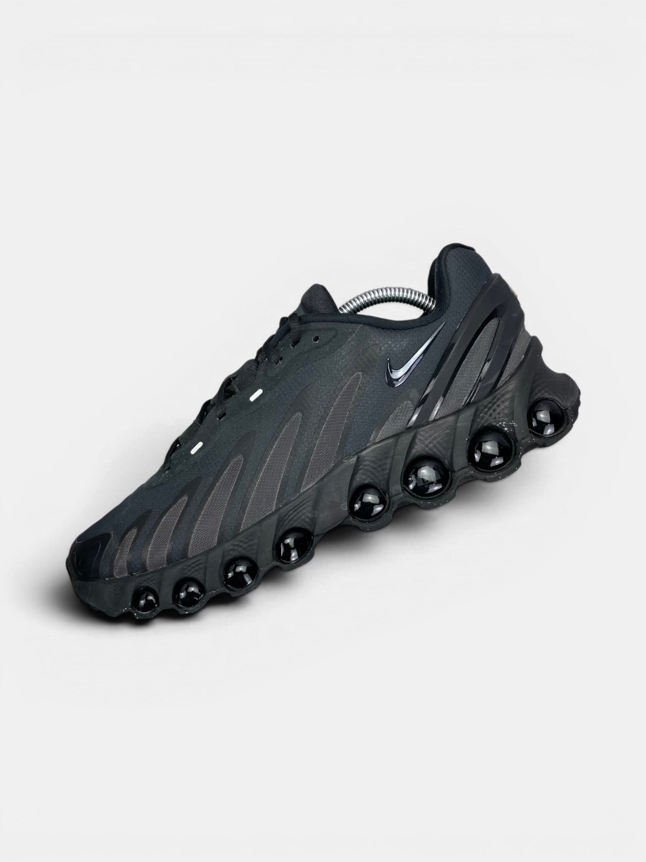 Nike Air Max DN8 Hyper Royal — buty sportowe męskie w bardzo dobrym stanie rozmiar 44, widok z góry na wewnętrzną stronę butów