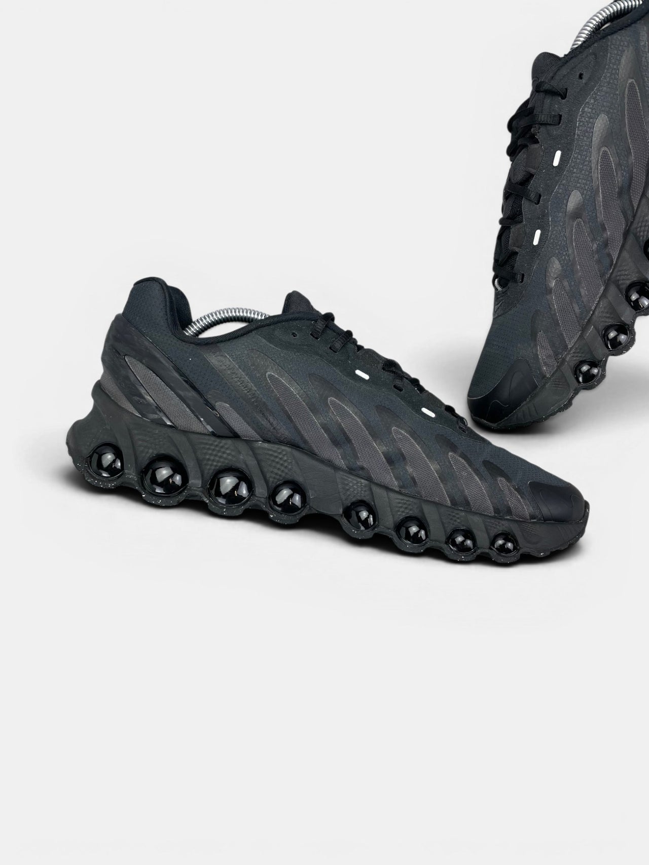 Nike Air Max DN8 Hyper Royal — buty sportowe męskie w bardzo dobrym stanie rozmiar 44, wewnętrzny panel lewego buta
