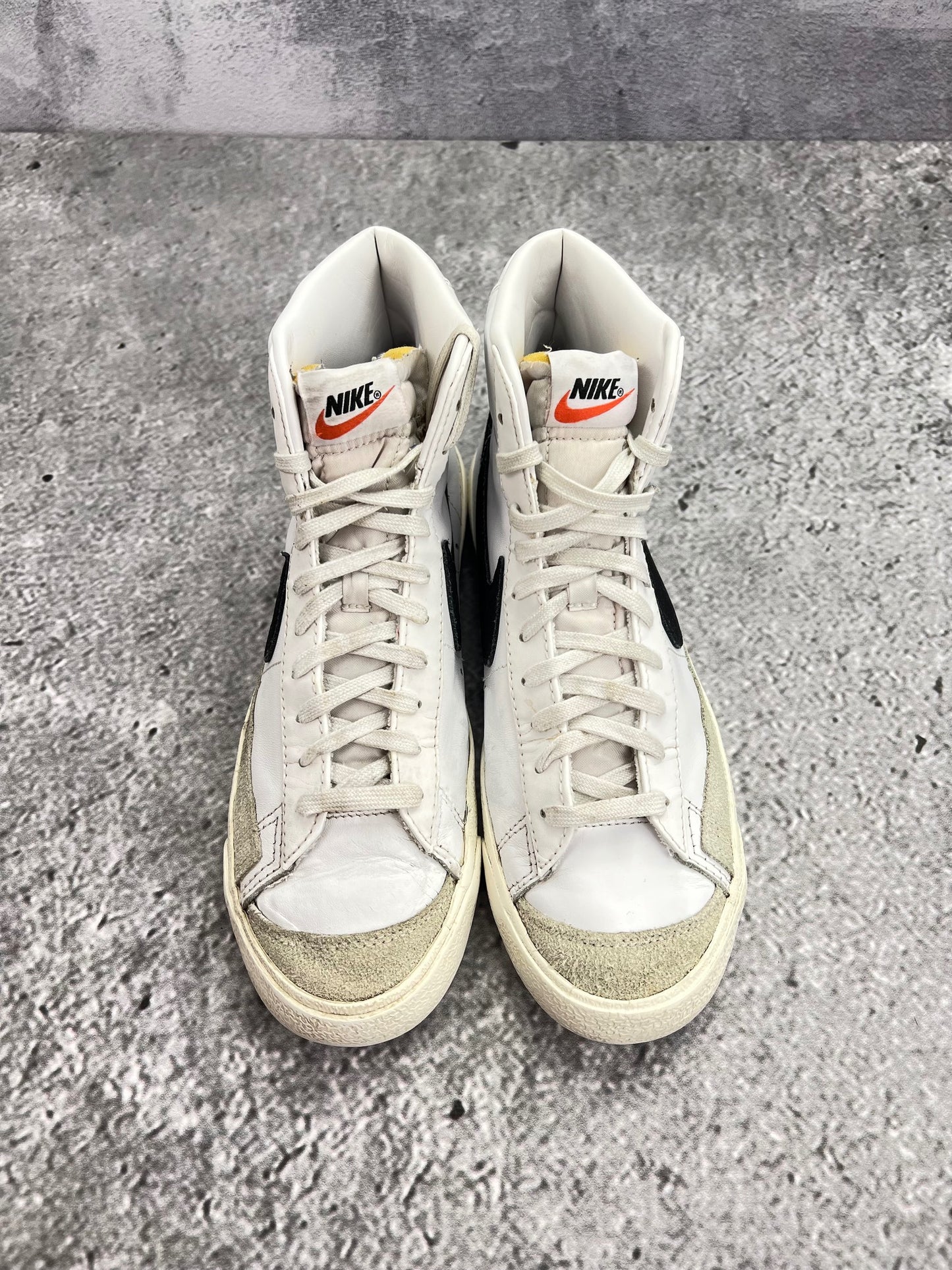Nike Blazer Mid '77 White Black — buty sportowe męskie w dobrym stanie rozmiar 42.5, podeszwa