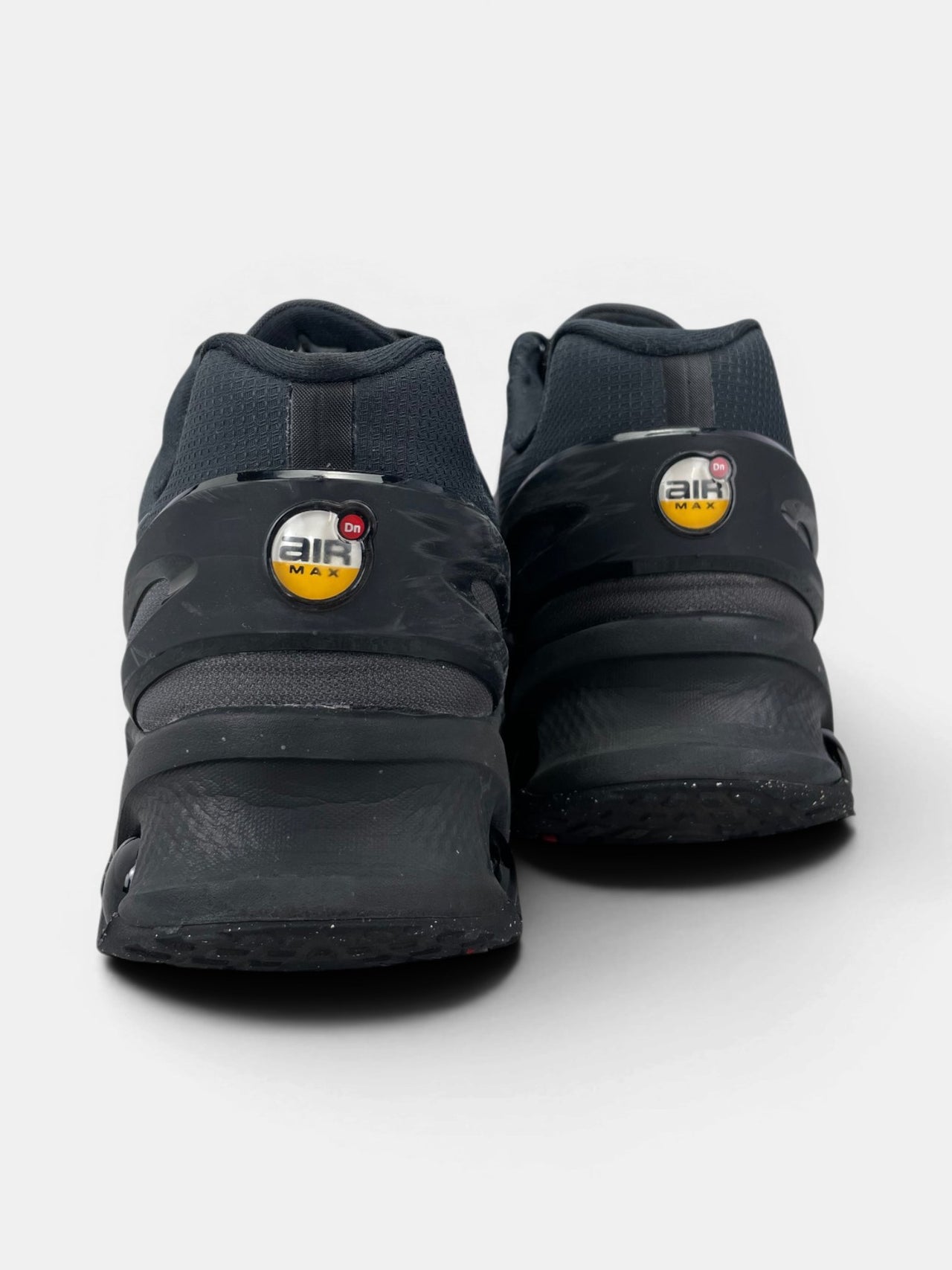 Nike Air Max DN8 Hyper Royal — buty sportowe męskie w bardzo dobrym stanie rozmiar 44, widok z tyłu