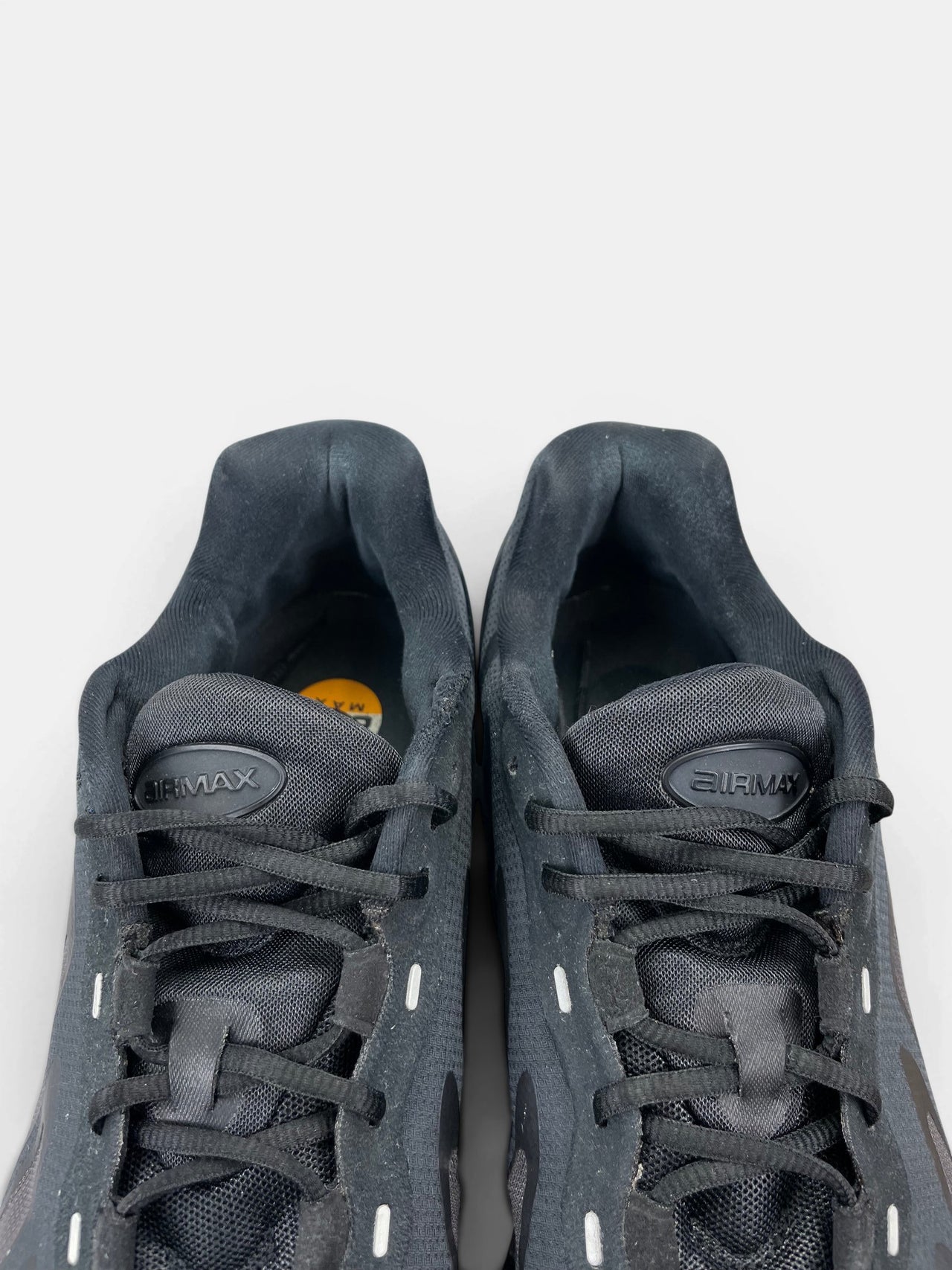 Nike Air Max DN8 Hyper Royal — buty sportowe męskie w bardzo dobrym stanie rozmiar 44, zapiętki butów
