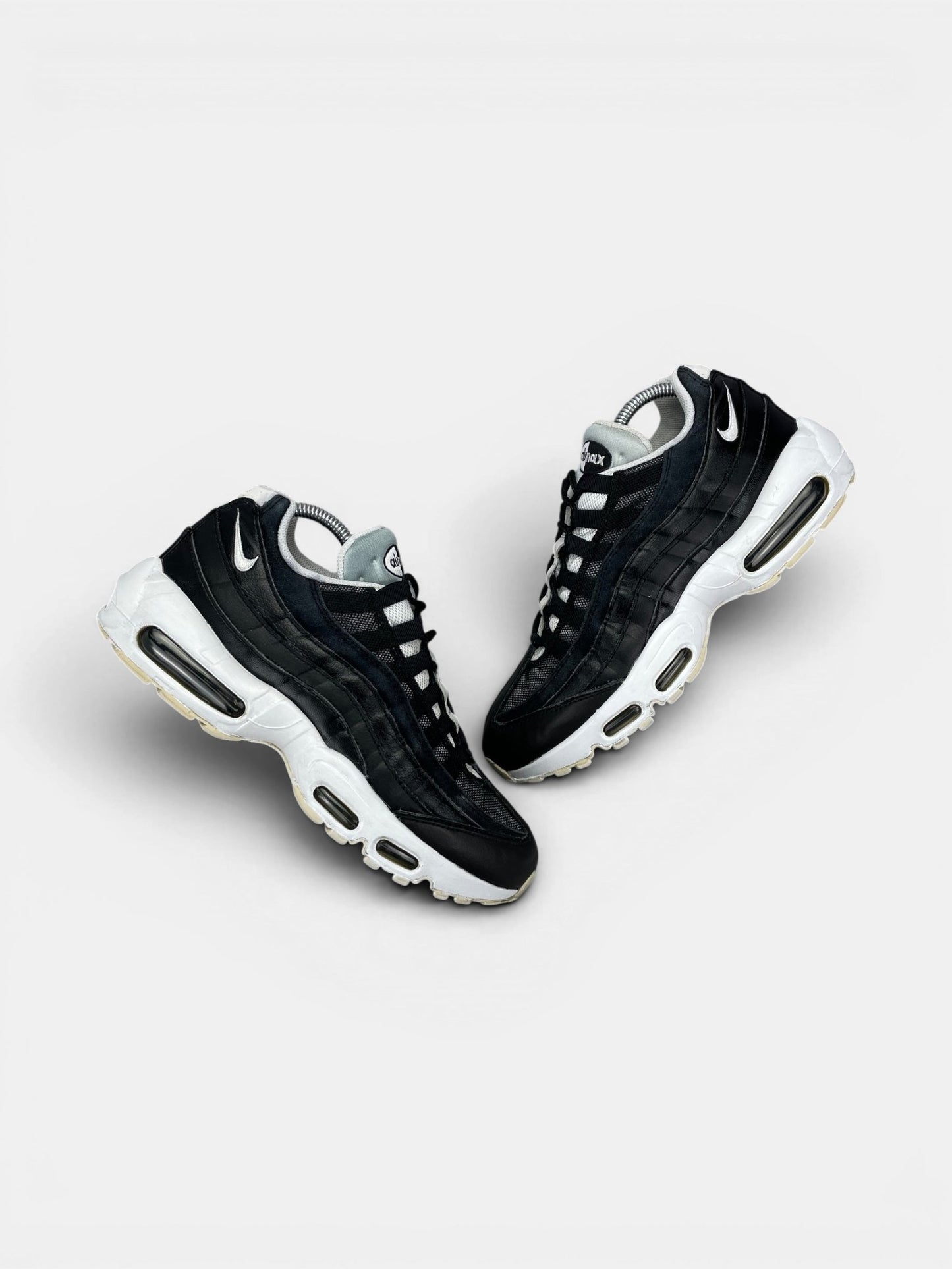 Nike Air Max 95 Yin Yang Black — buty sportowe męskie w bardzo dobrym stanie rozmiar 42, widok z góry na zewnętrzną stronę butów