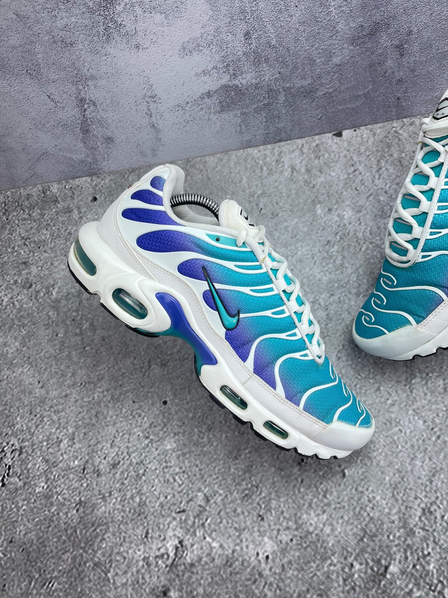 Nike Air Max Plus Aqua — buty sportowe męskie w bardzo dobrym stanie rozmiar 43, zewnętrzny panel lewego buta
