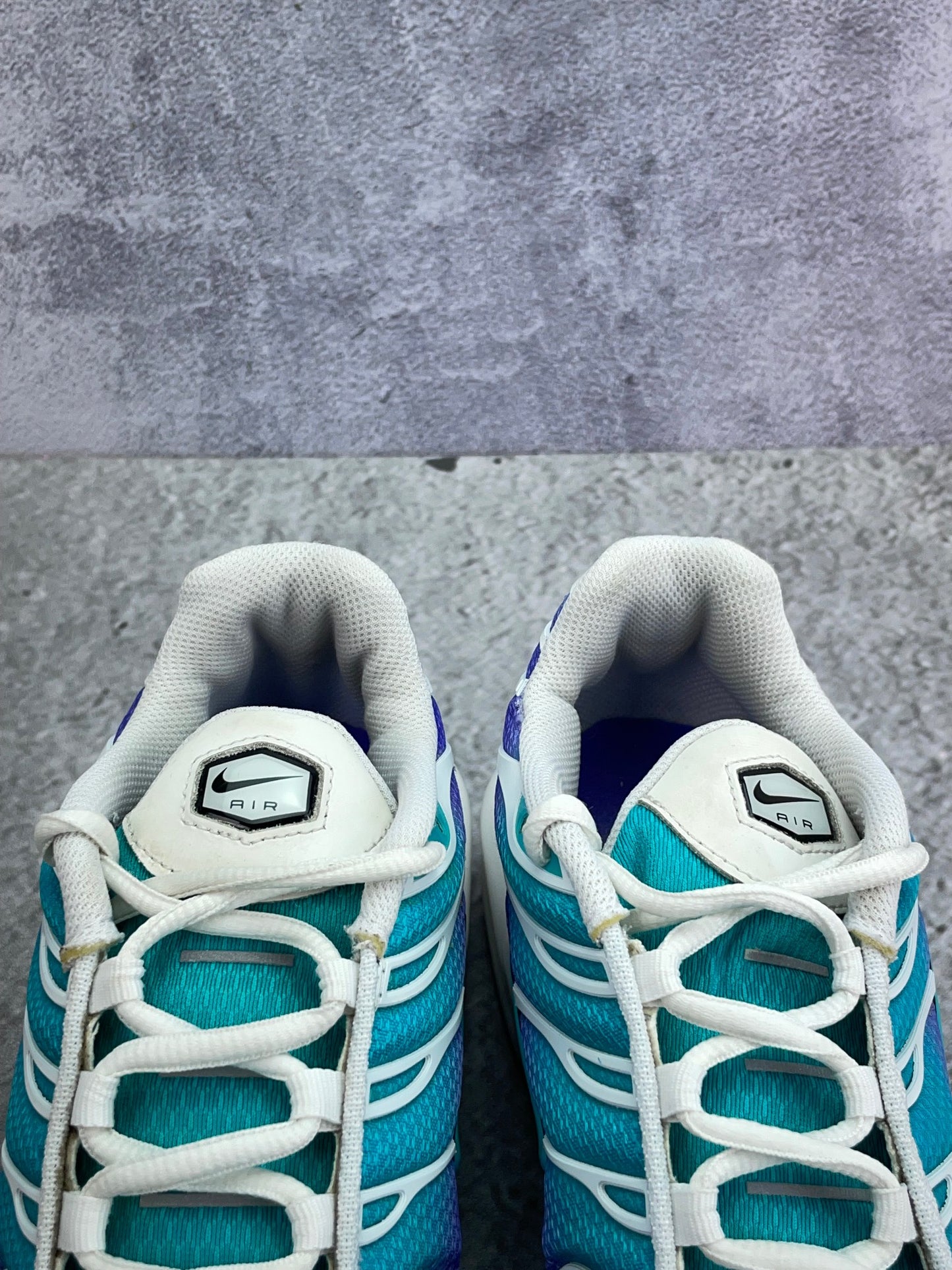 Nike Air Max Plus Aqua — buty sportowe męskie w bardzo dobrym stanie rozmiar 43, zapiętki butów