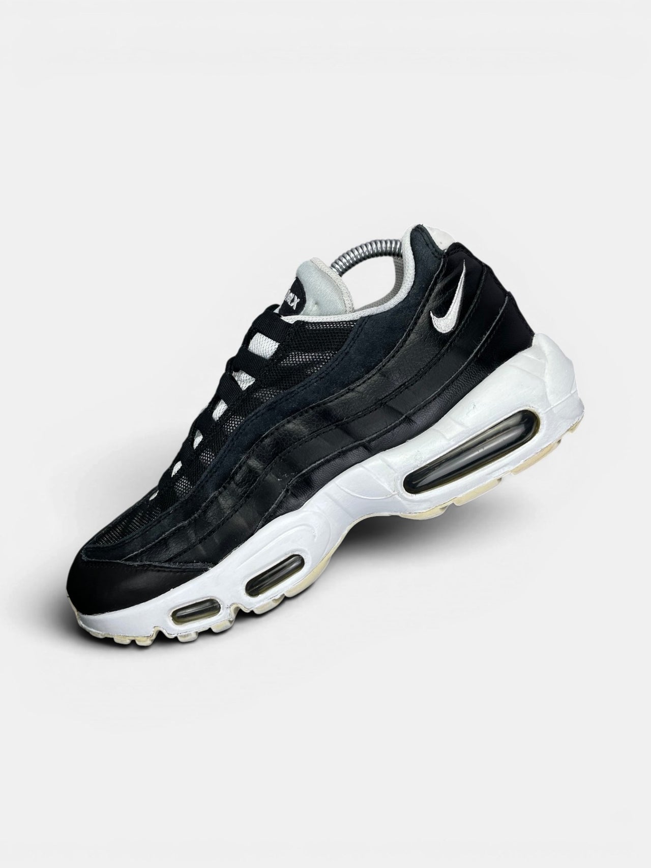 Nike Air Max 95 Yin Yang Black — buty sportowe męskie w bardzo dobrym stanie rozmiar 42, widok z góry na wewnętrzną stronę butów