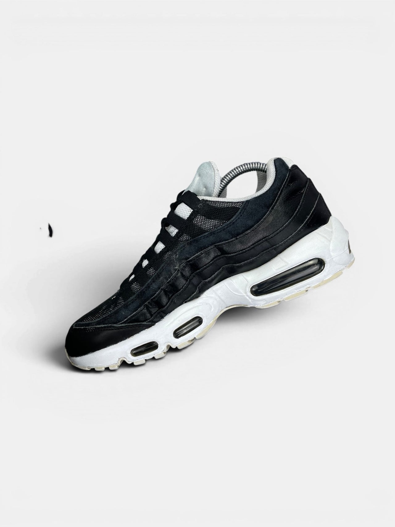 Nike Air Max 95 Yin Yang Black — buty sportowe męskie w bardzo dobrym stanie rozmiar 42, wewnętrzny panel prawego buta