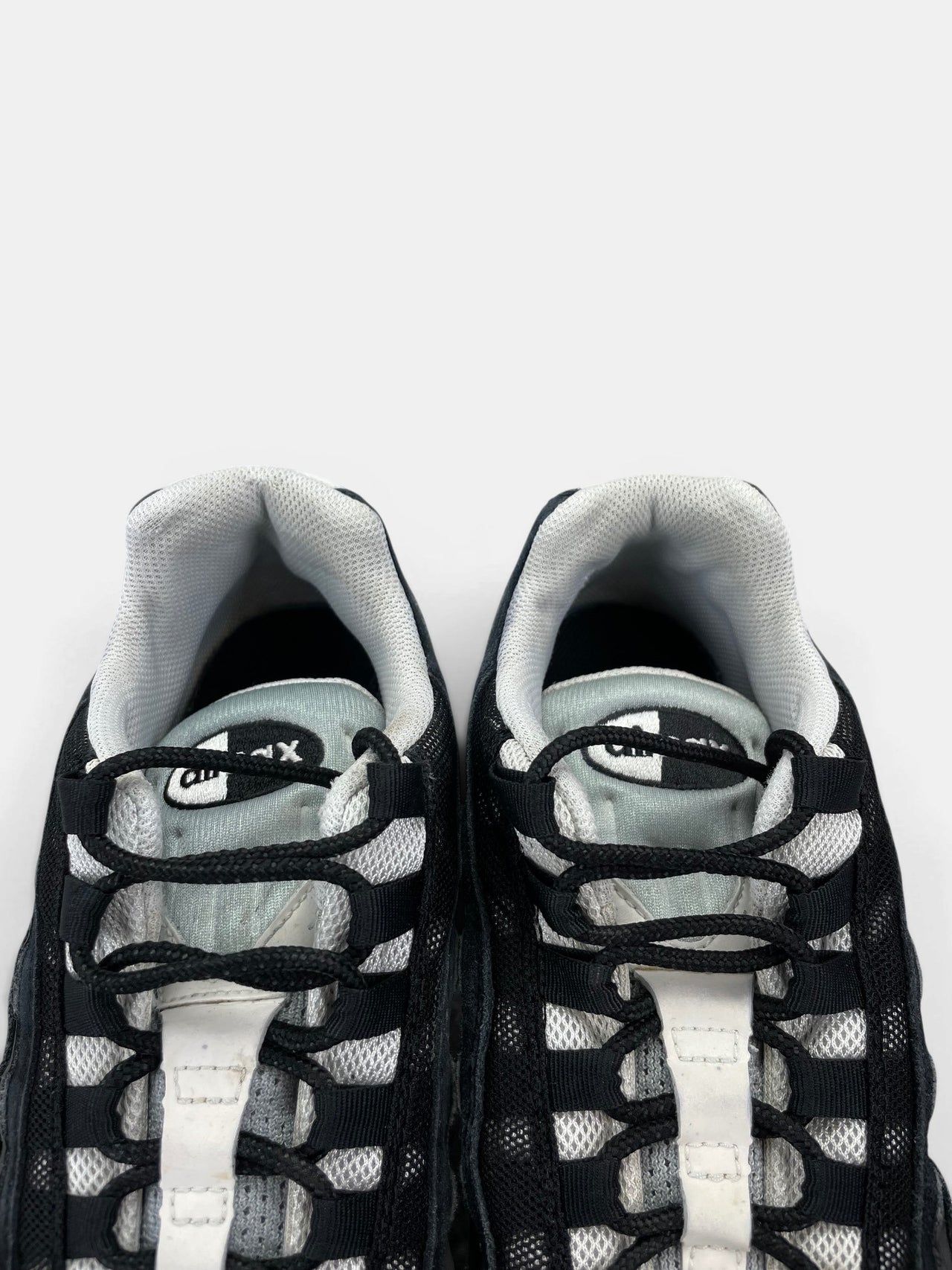 Nike Air Max 95 Yin Yang Black — buty sportowe męskie w bardzo dobrym stanie rozmiar 42, zapiętki butów