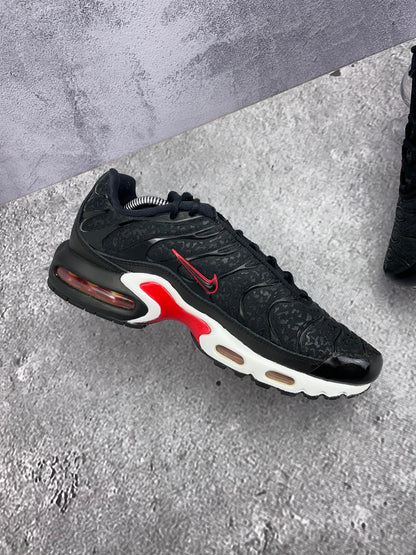 Nike Air Max Plus Premium Black Red - buty sportowe, wewnętrzny panel lewego buta