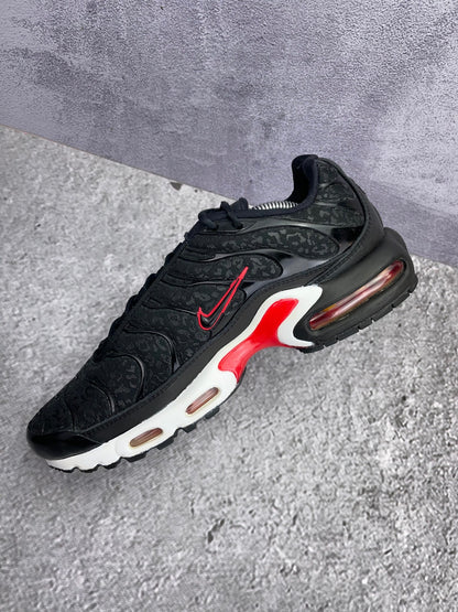 Nike Air Max Plus Premium Black Red - buty sportowe, wewnętrzny panel prawego buta