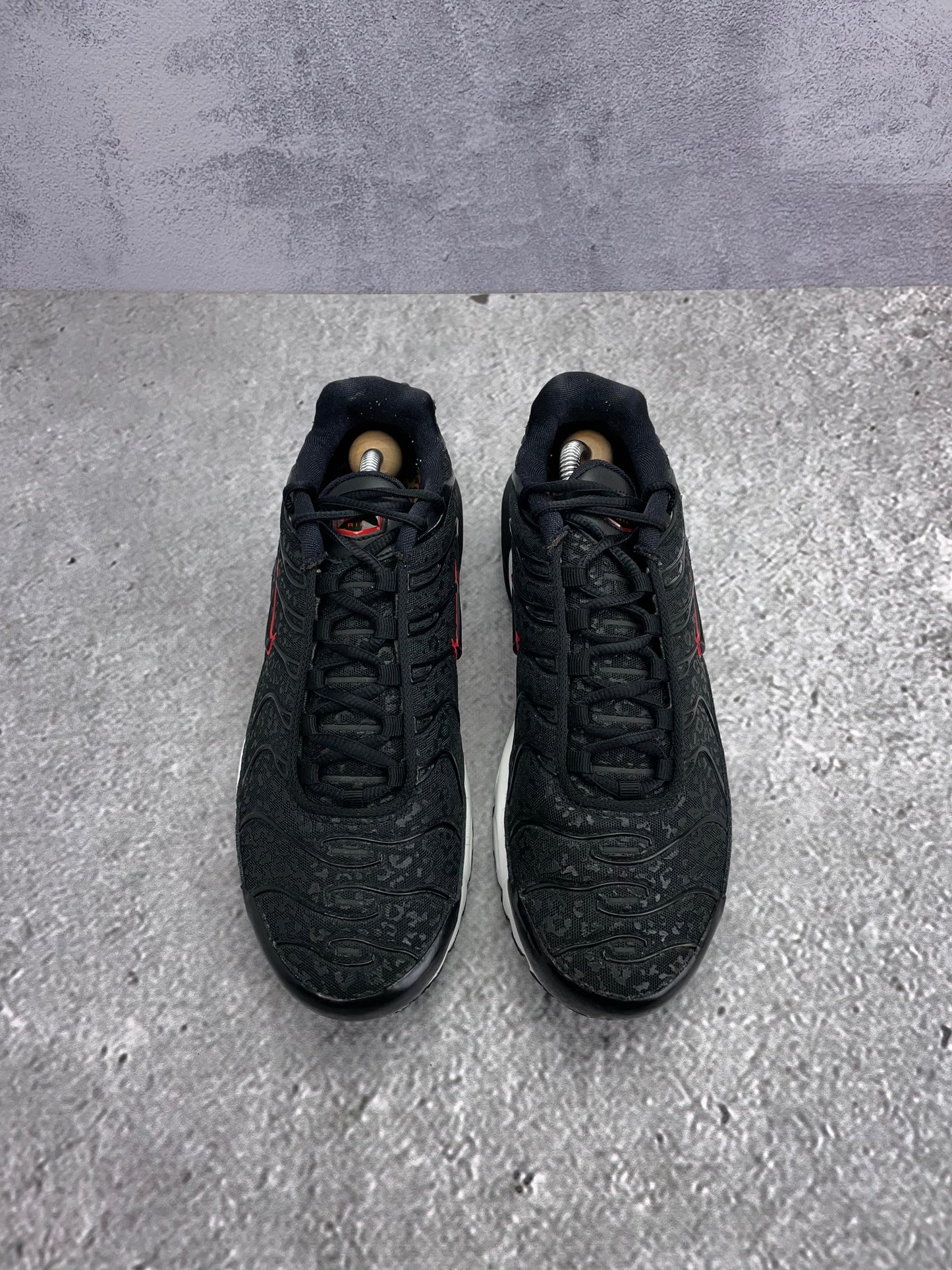Nike Air Max Plus Premium Black Red - buty sportowe, widok z góry