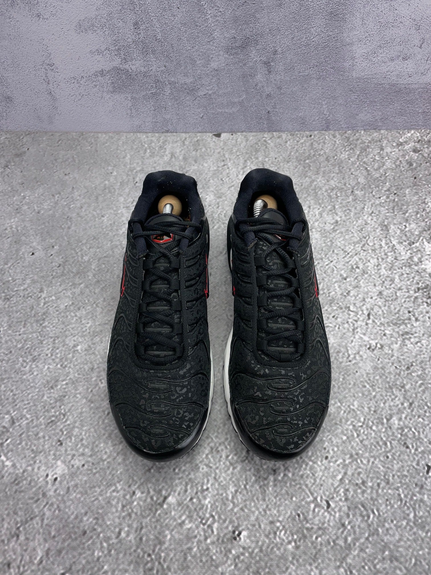 Nike Air Max Plus Premium Black Red - buty sportowe, widok z góry