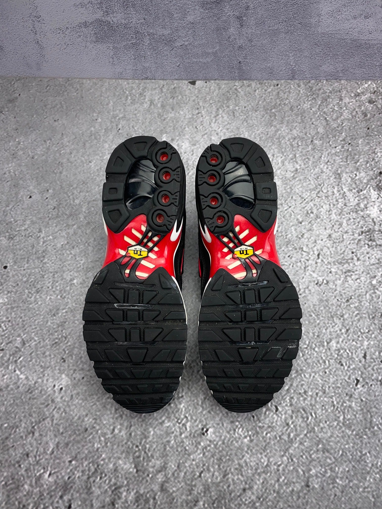 Nike Air Max Plus Premium Black Red - buty sportowe, podeszwa