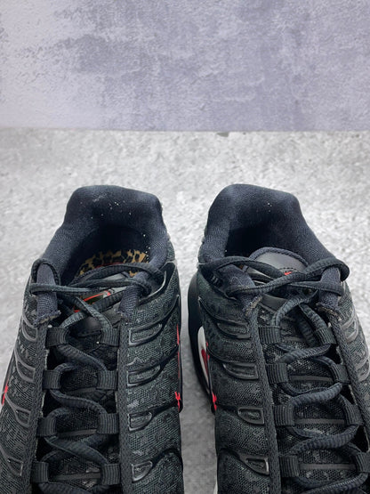 Nike Air Max Plus Premium Black Red - buty sportowe, zapiętki butów