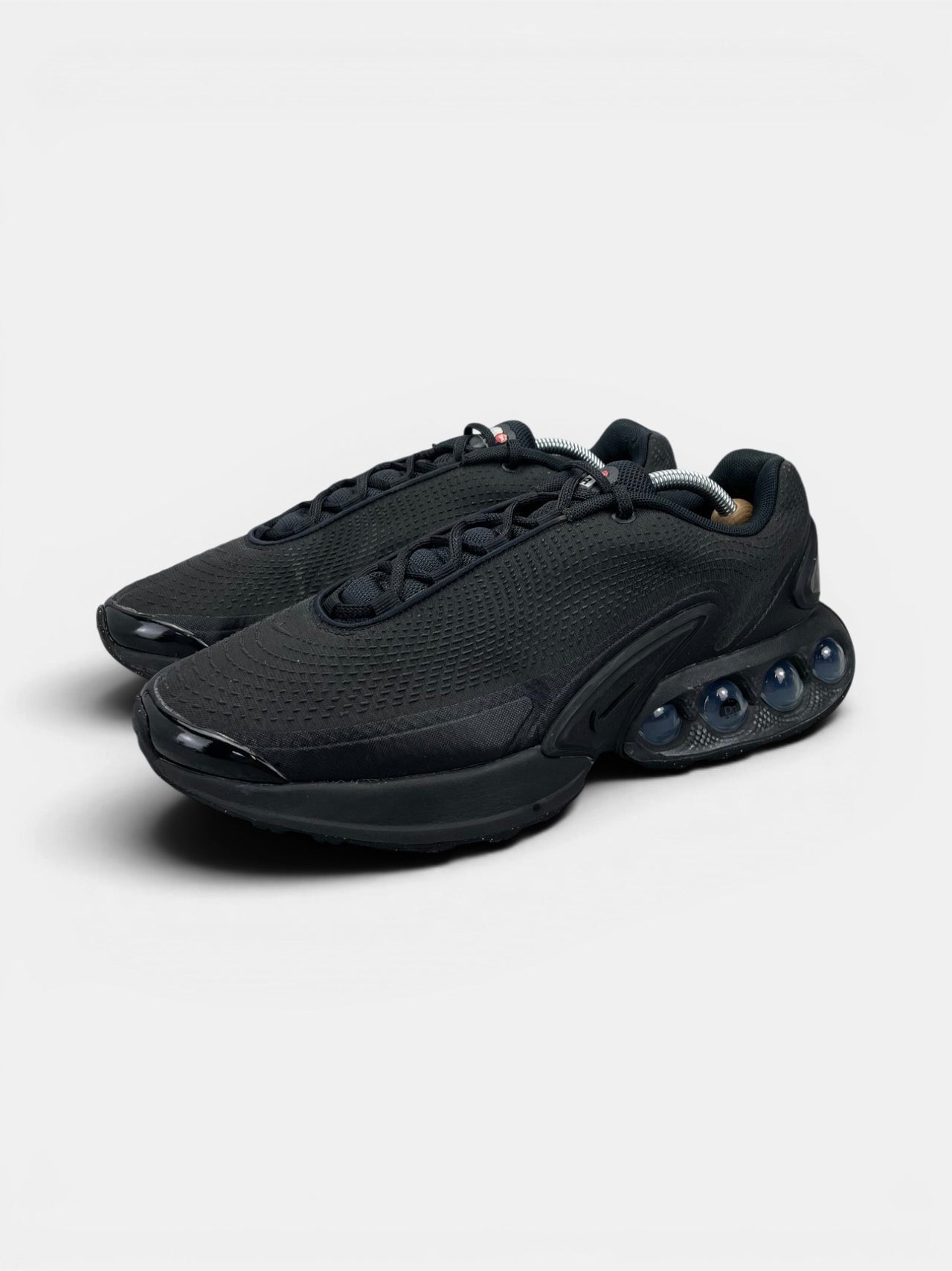 Nike Air Max Dn Black Metallic Grey — buty sportowe męskie w bardzo dobrym stanie rozmiar 45, widok z boku