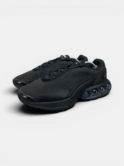 Nike Air Max Dn Black Metallic Grey — buty sportowe męskie w bardzo dobrym stanie rozmiar 45, widok z boku