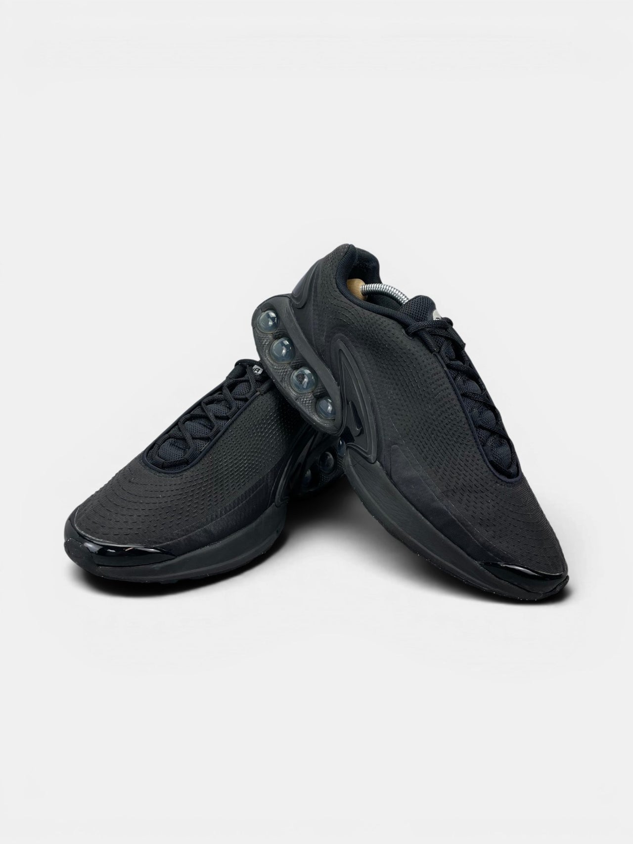 Nike Air Max Dn Black Metallic Grey — buty sportowe męskie w bardzo dobrym stanie rozmiar 45, boczny profil