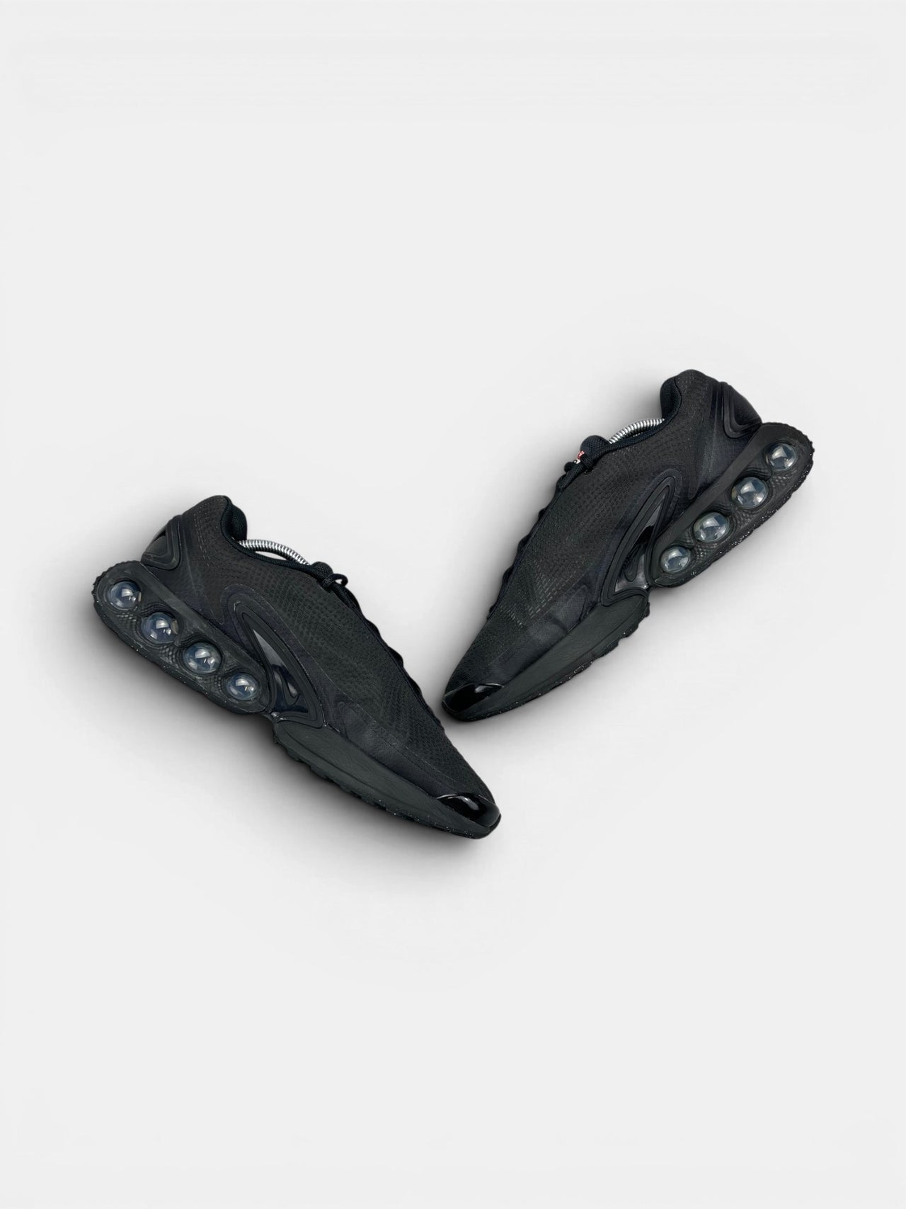 Nike Air Max Dn Black Metallic Grey — buty sportowe męskie w bardzo dobrym stanie rozmiar 45, zewnętrzny panel prawego buta