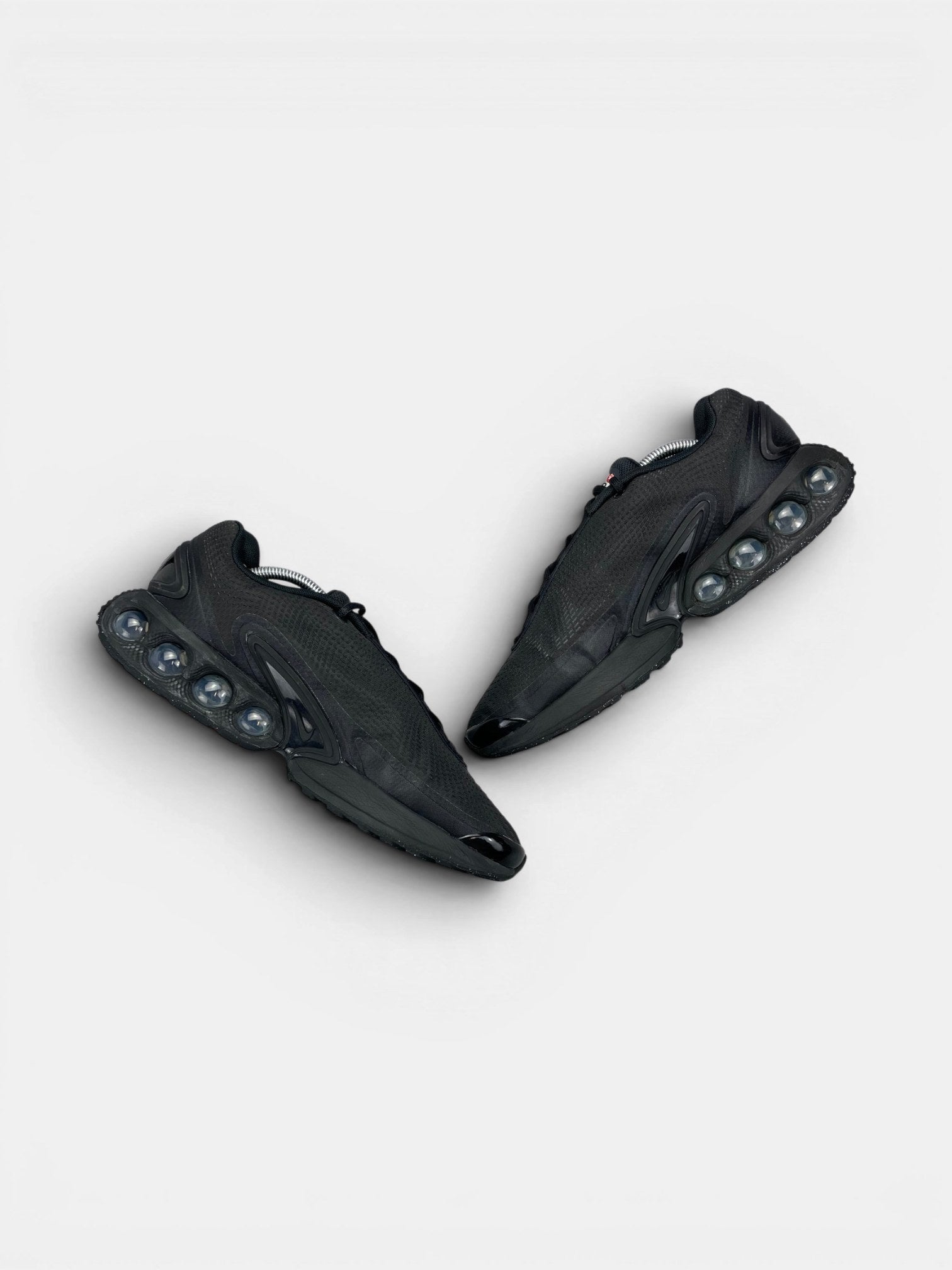 Nike Air Max Dn Black Metallic Grey — buty sportowe męskie w bardzo dobrym stanie rozmiar 45, zewnętrzny panel prawego buta