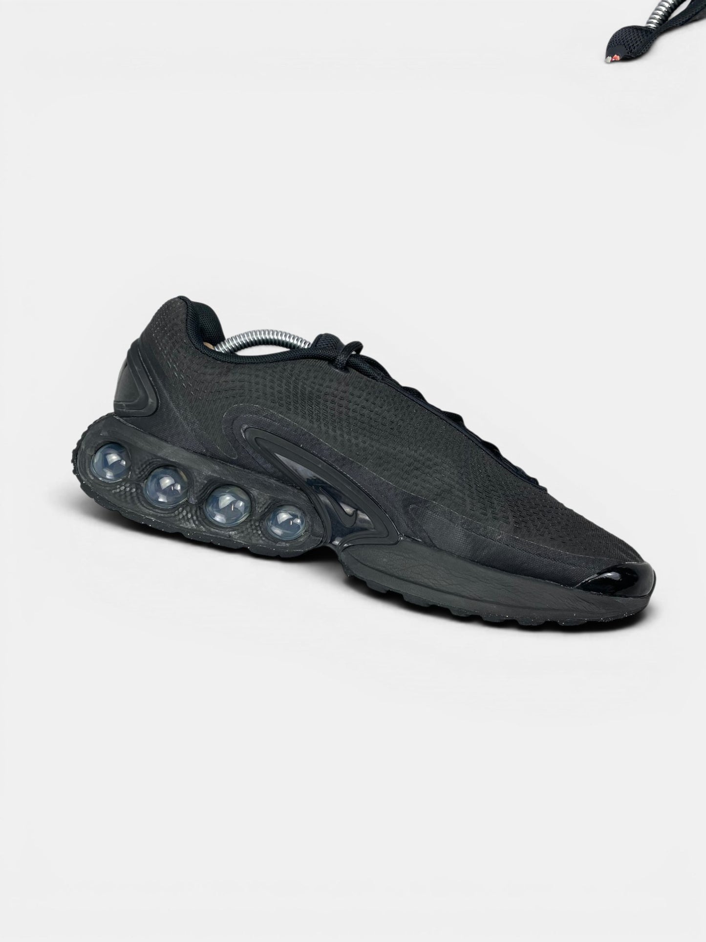 Nike Air Max Dn Black Metallic Grey — buty sportowe męskie w bardzo dobrym stanie rozmiar 45, wewnętrzny panel lewego buta