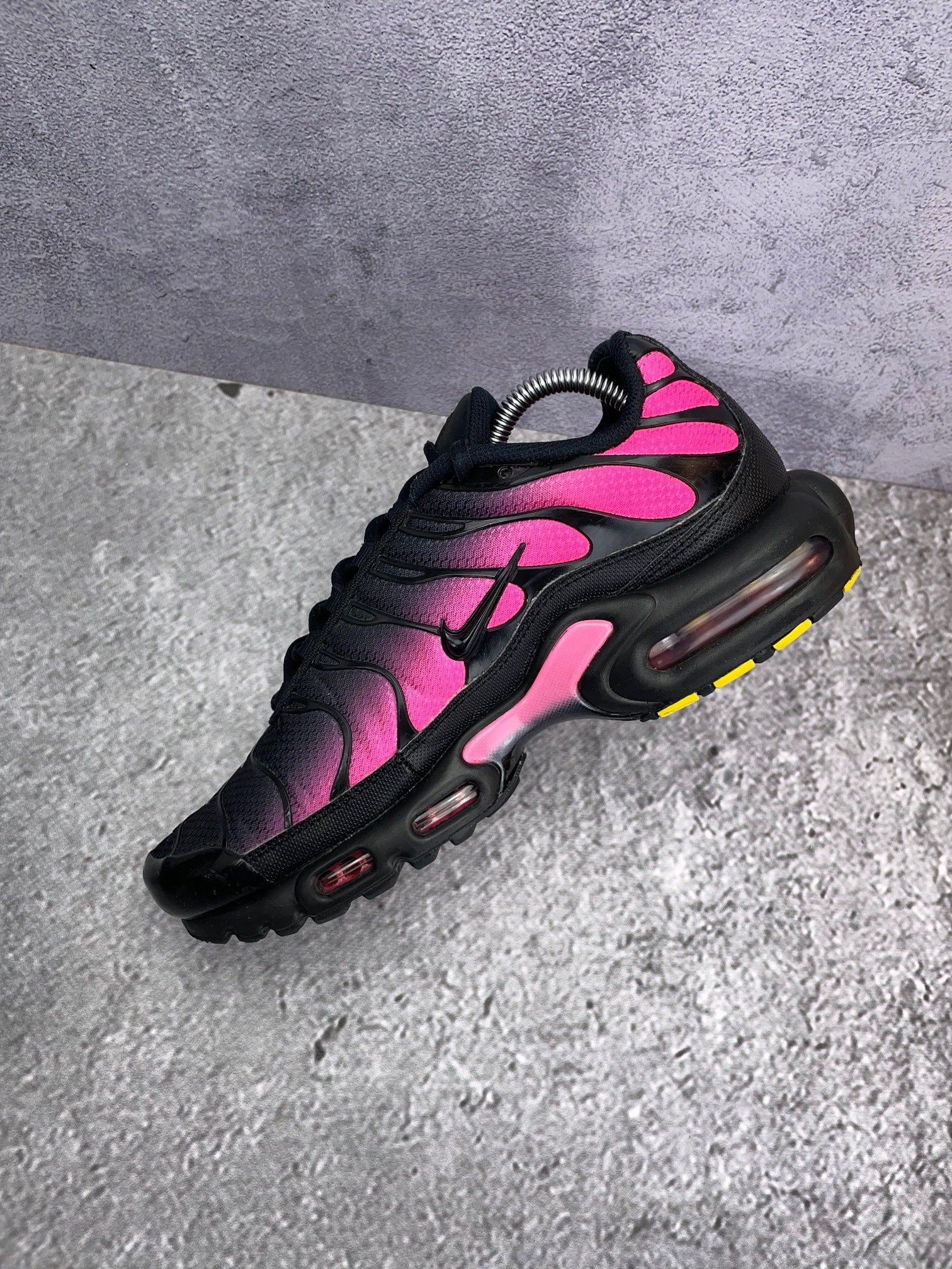 Nike Air Max Plus Black Hyper Pink — buty sportowe męskie w bardzo dobrym stanie rozmiar 42, wewnętrzny panel prawego buta