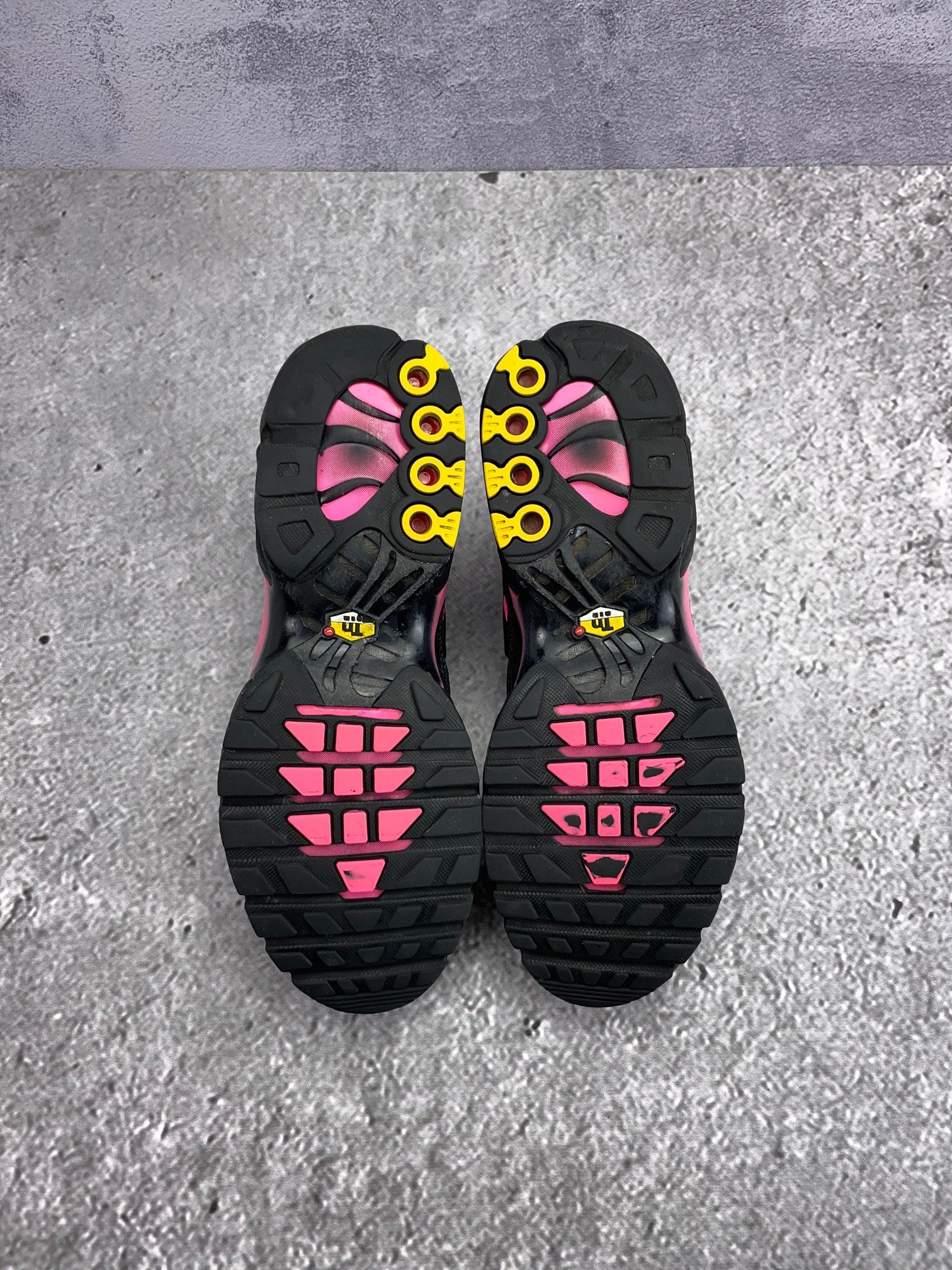 Nike Air Max Plus Black Hyper Pink — buty sportowe męskie w bardzo dobrym stanie rozmiar 42, podeszwa