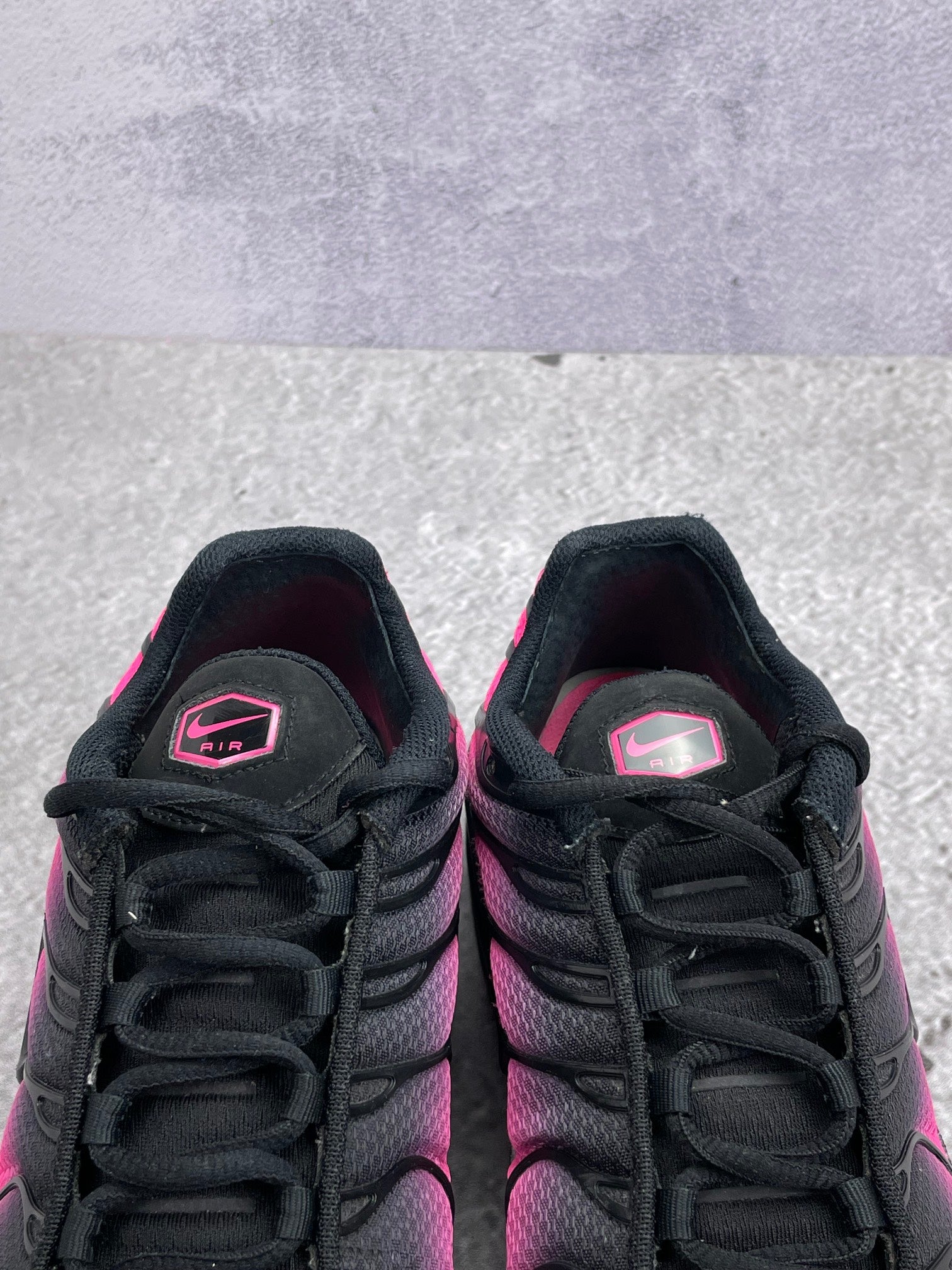 Nike Air Max Plus Black Hyper Pink — buty sportowe męskie w bardzo dobrym stanie rozmiar 42, zapiętki butów