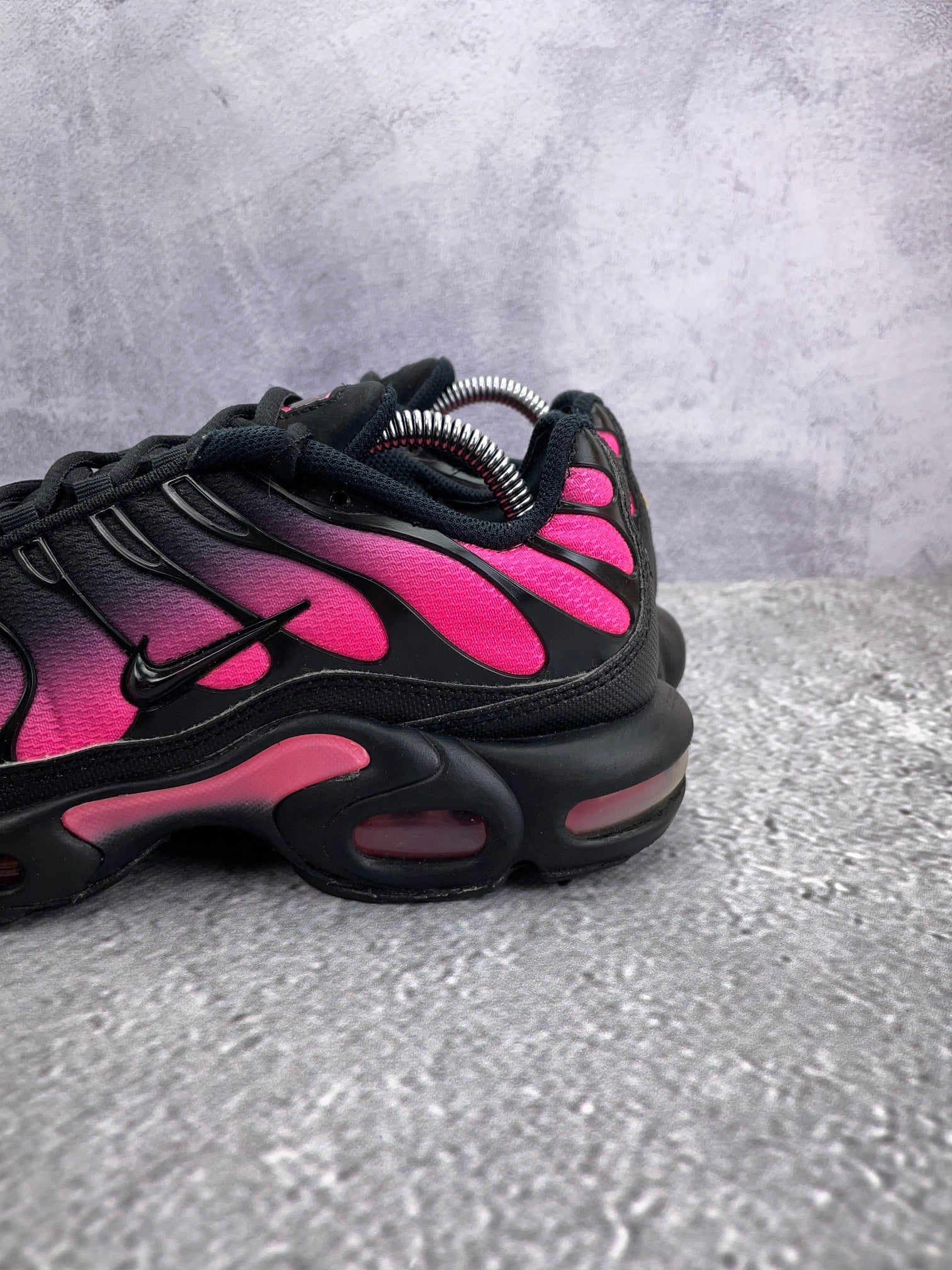 Nike Air Max Plus Black Hyper Pink — buty sportowe męskie w bardzo dobrym stanie rozmiar 42, opcjonalne zdjęcie 1