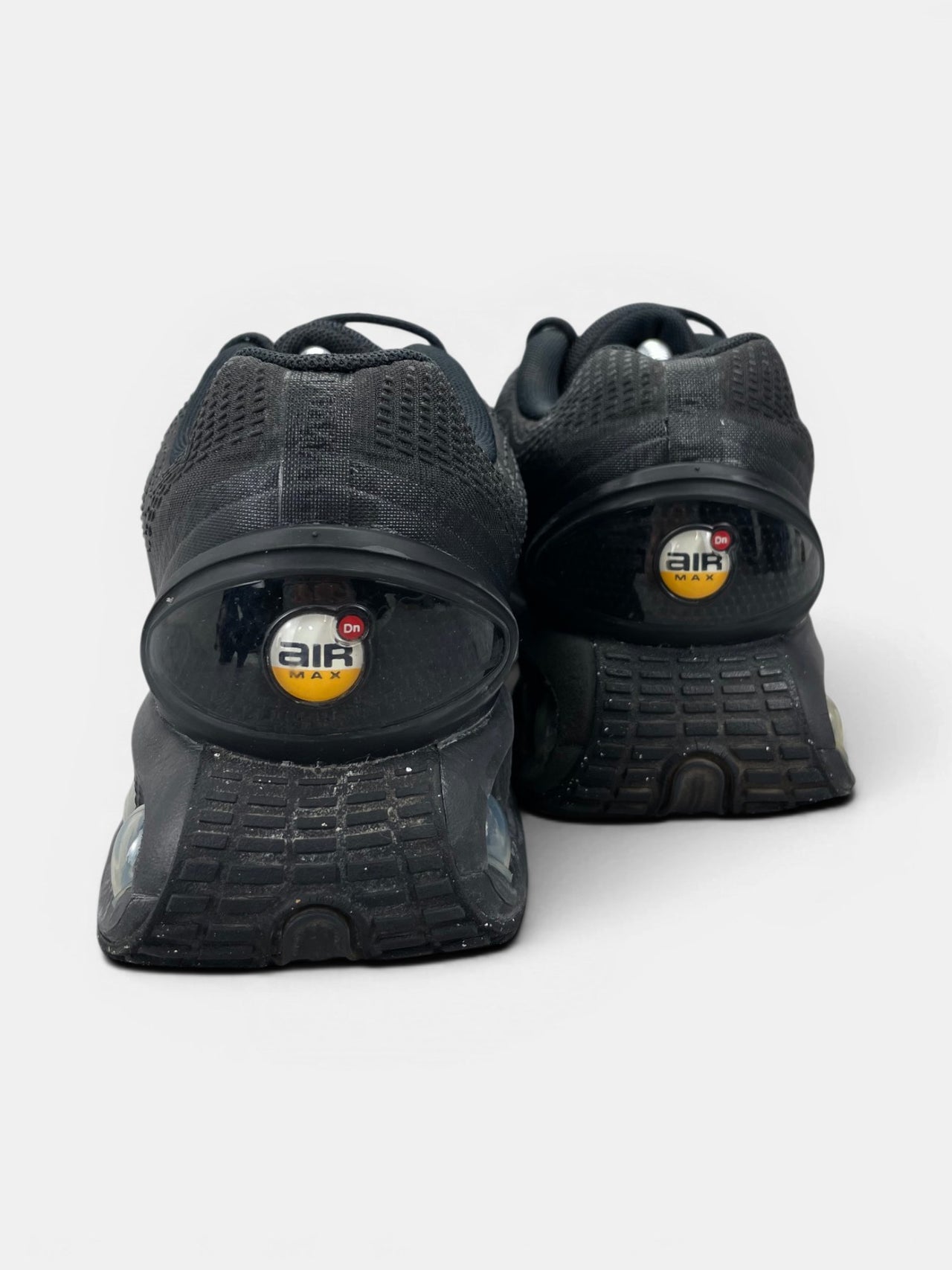 Nike Air Max Dn Black Metallic Grey — buty sportowe męskie w bardzo dobrym stanie rozmiar 45, widok z tyłu