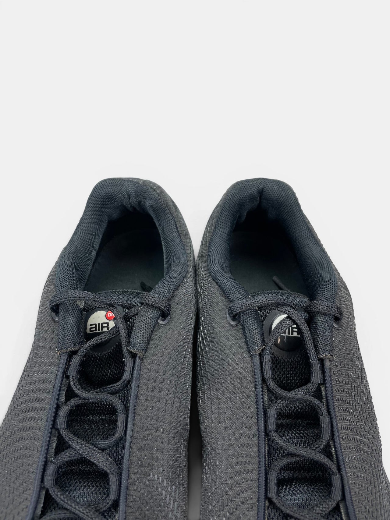 Nike Air Max Dn Black Metallic Grey — buty sportowe męskie w bardzo dobrym stanie rozmiar 45, zapiętki butów