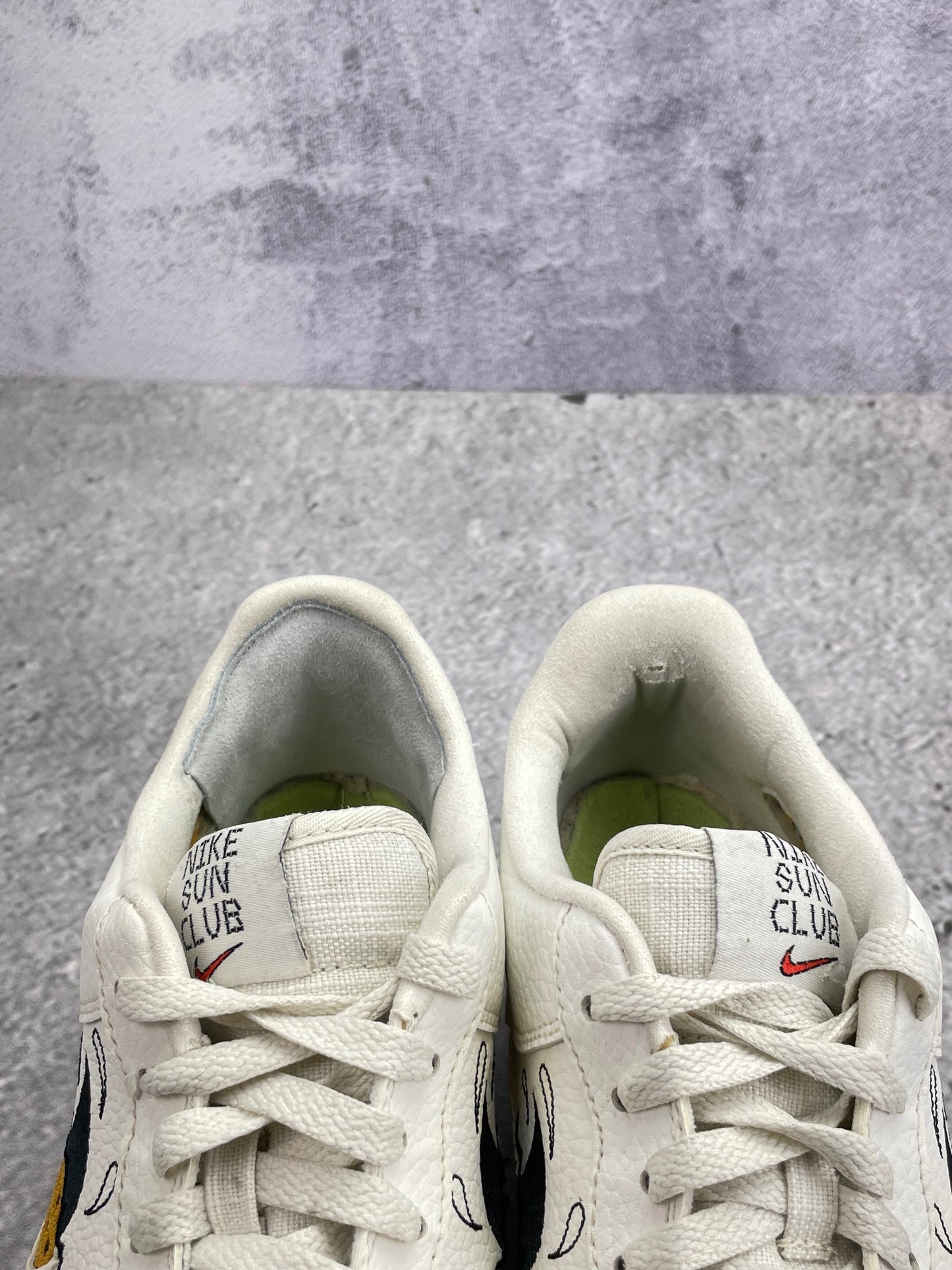 Nike Air Force 1 '07 LV8 NN Sun Club — buty sportowe męskie w bardzo dobrym stanie rozmiar 44.5, zapiętki butów