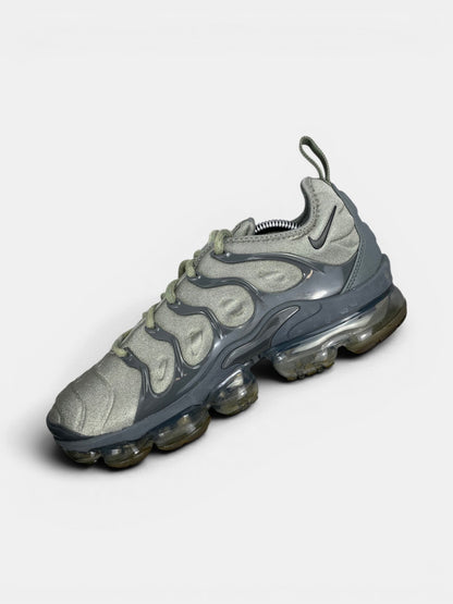 Nike Air VaporMax Plus Dark Stucco — buty sportowe męskie w bardzo dobrym stanie rozmiar 42, widok z góry na wewnętrzną stronę butów