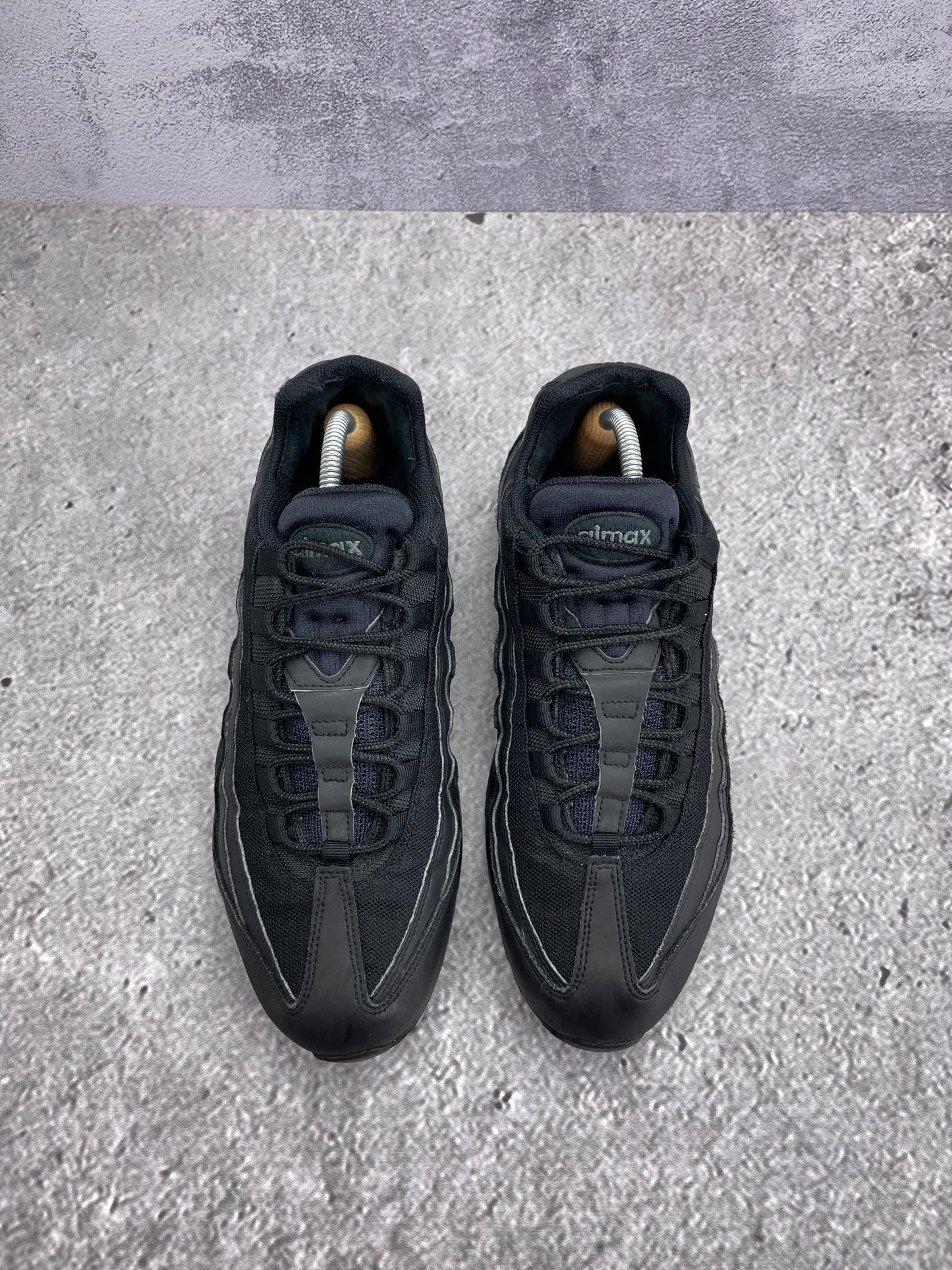 Nike Air Max 95 Essential Triple Black — buty sportowe męskie w bardzo dobrym stanie rozmiar 44, widok z góry