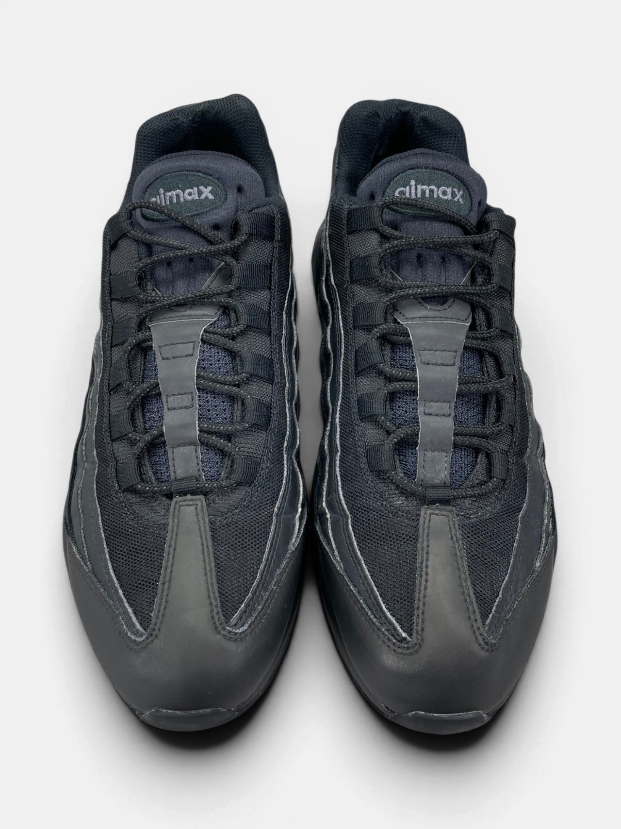 Nike Air Max 95 Essential Triple Black — buty sportowe męskie w bardzo dobrym stanie rozmiar 46, widok z góry