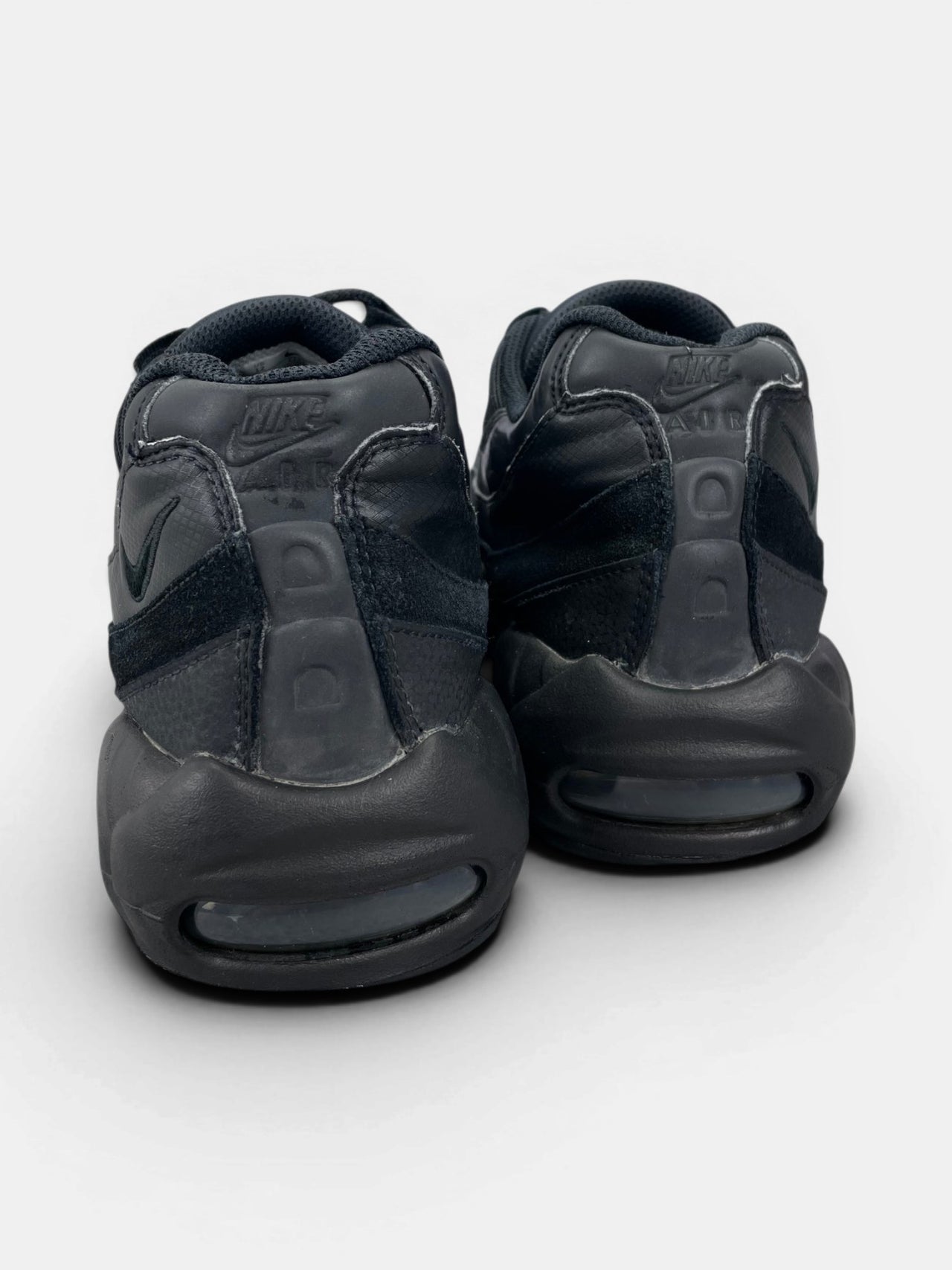 Nike Air Max 95 Essential Triple Black — buty sportowe męskie w bardzo dobrym stanie rozmiar 46, widok z tyłu