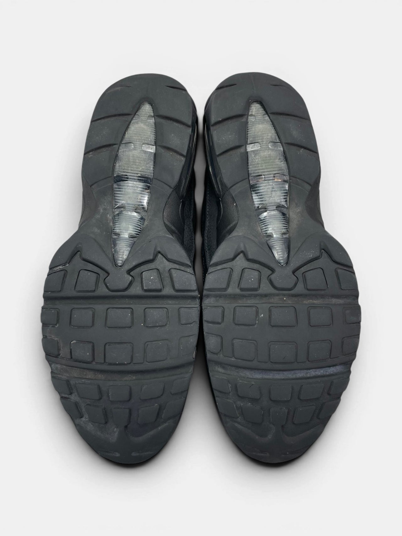Nike Air Max 95 Essential Triple Black — buty sportowe męskie w bardzo dobrym stanie rozmiar 46, podeszwa