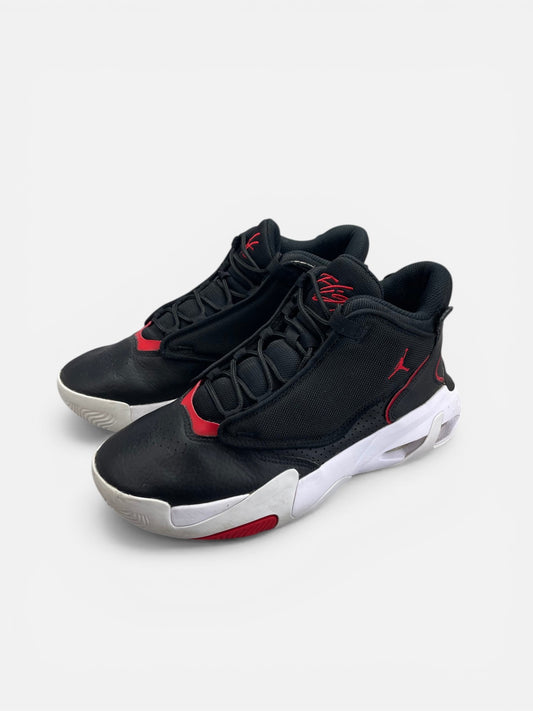 Jordan Max Aura 4 Bred - buty sportowe, widok z boku
