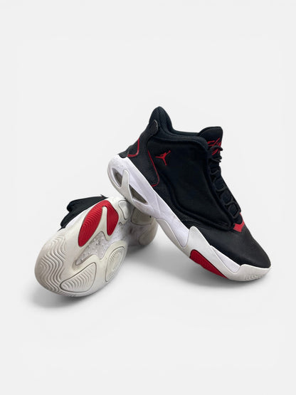 Jordan Max Aura 4 Bred - buty sportowe, boczny profil
